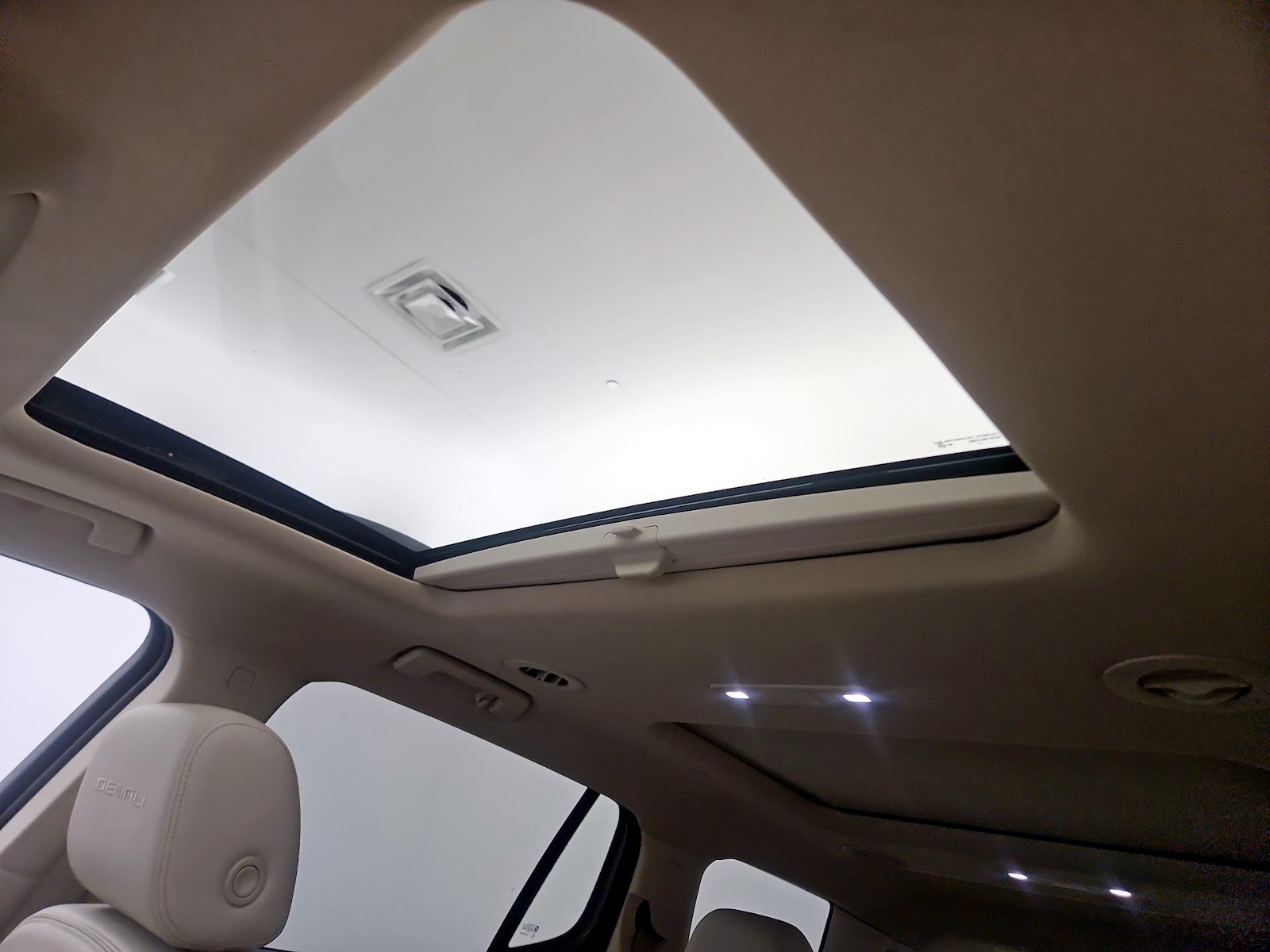 2022 GMC Acadia Denali - Photo 19