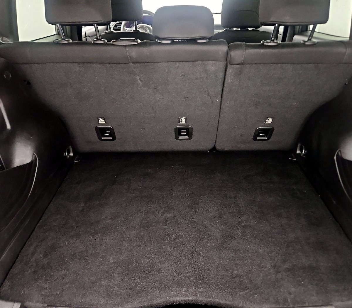 Trunk/Cargo (Seats Up)