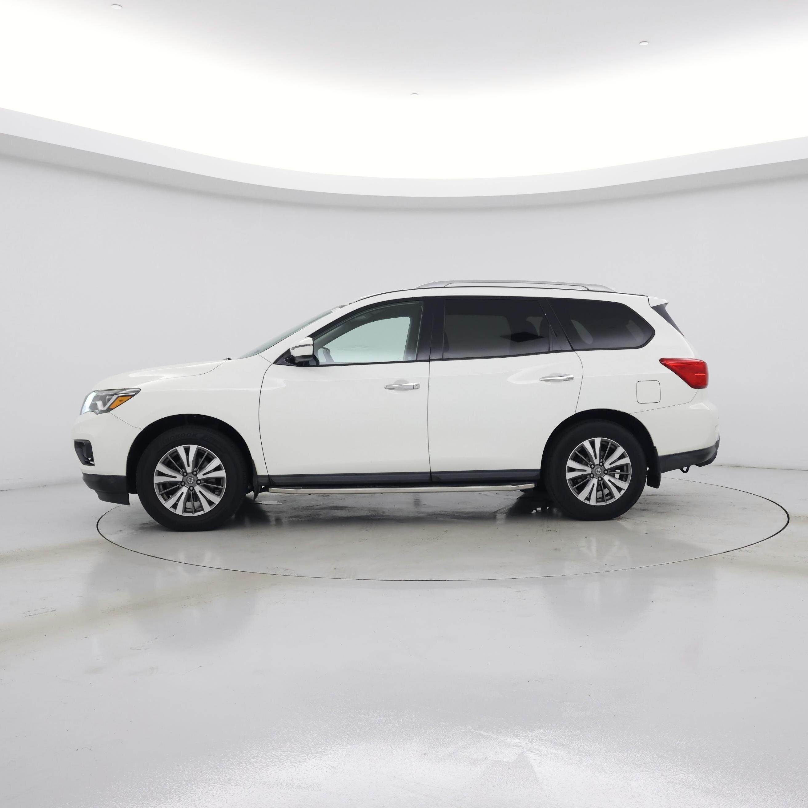 Thumbnail: 2019 Nissan Pathfinder - 3