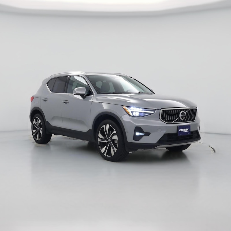 2024 Volvo XC40 B5 Ultimate Bright Theme