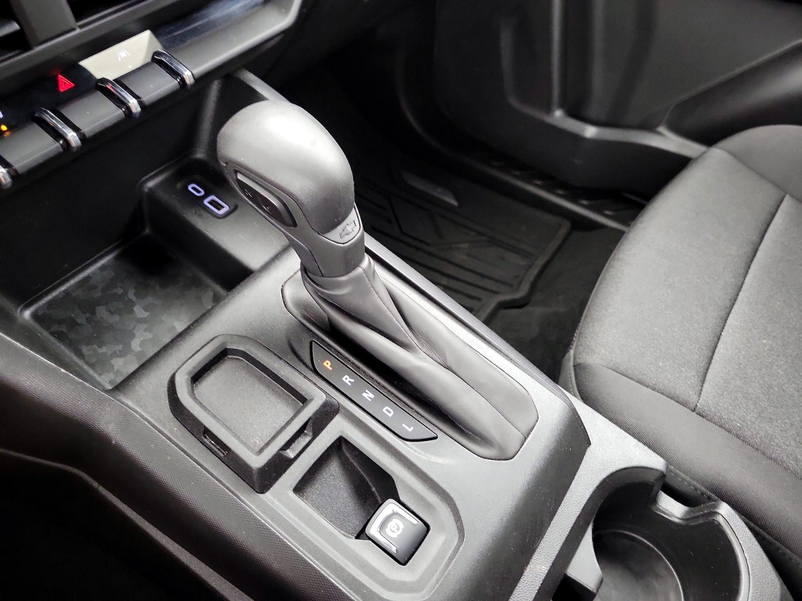 2024 Chevrolet Colorado Work Truck - Photo 17