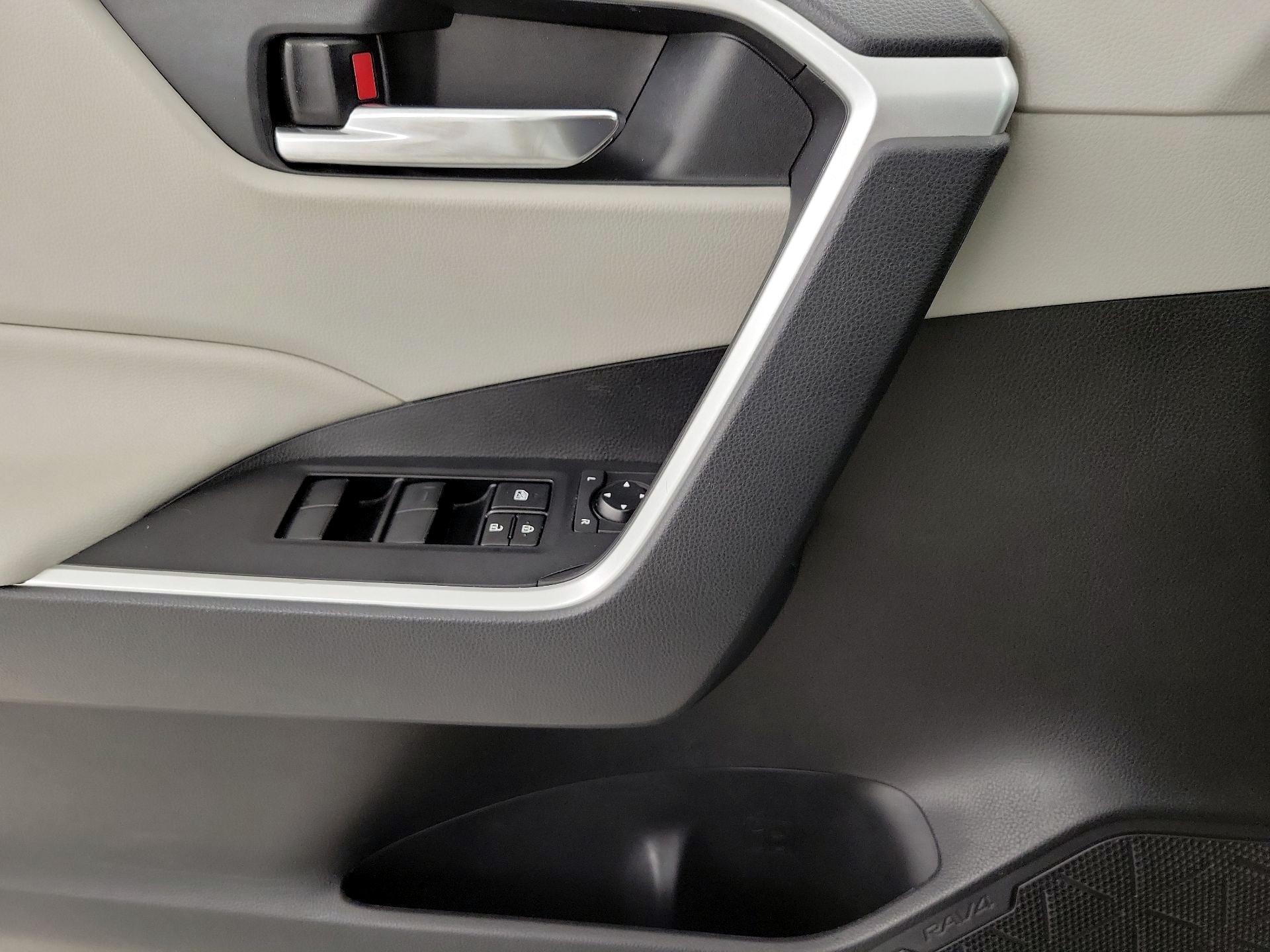 Thumbnail: 2021 Toyota RAV4 - 12