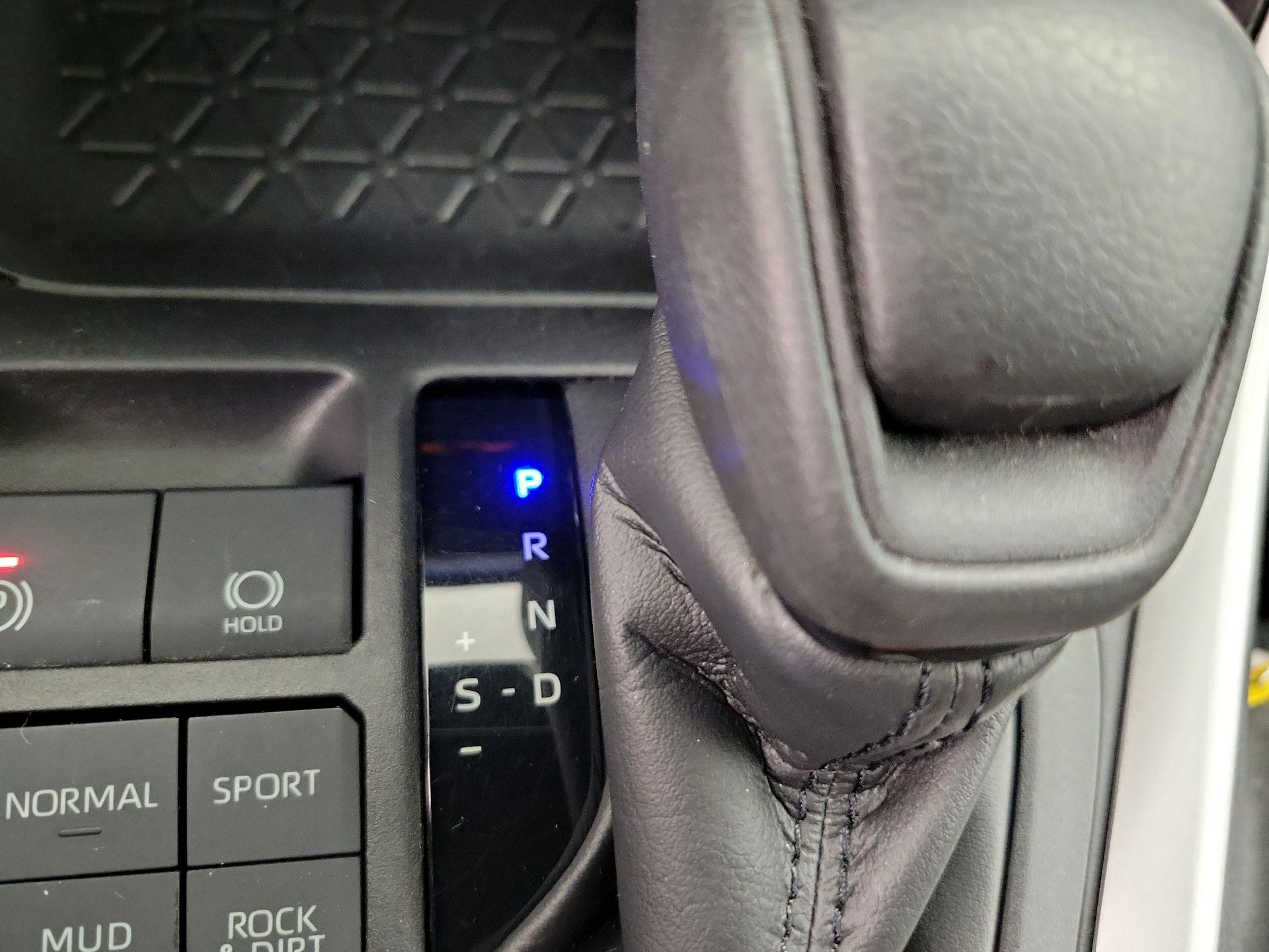 Thumbnail: 2021 Toyota RAV4 - 17