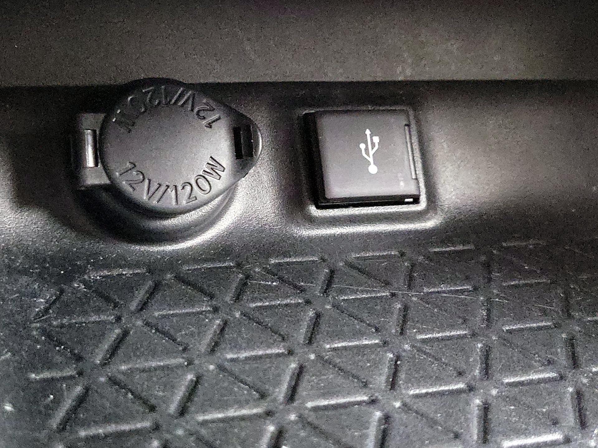 Thumbnail: 2021 Toyota RAV4 - 18