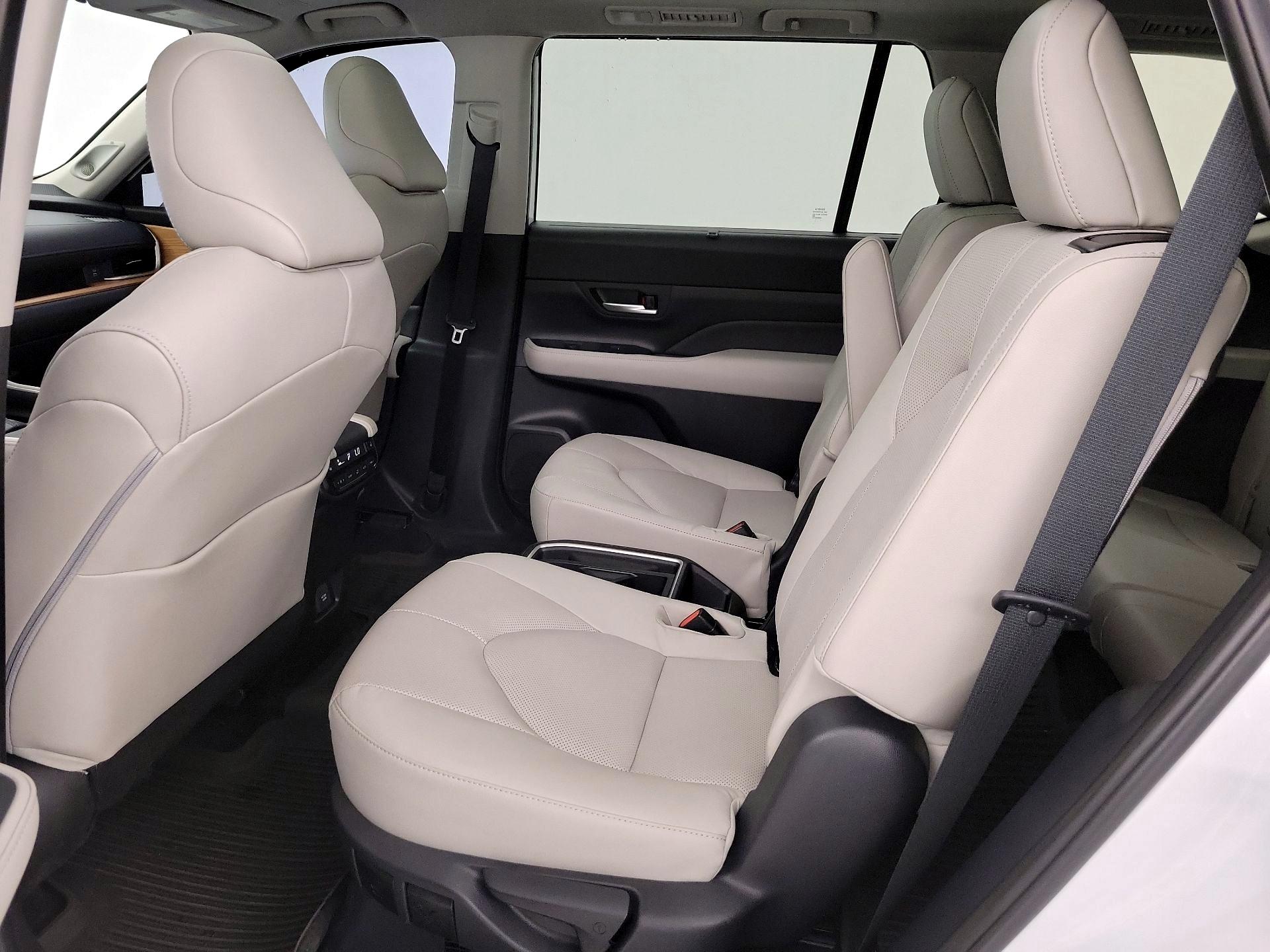 Thumbnail: 2025 Toyota Highlander - 20