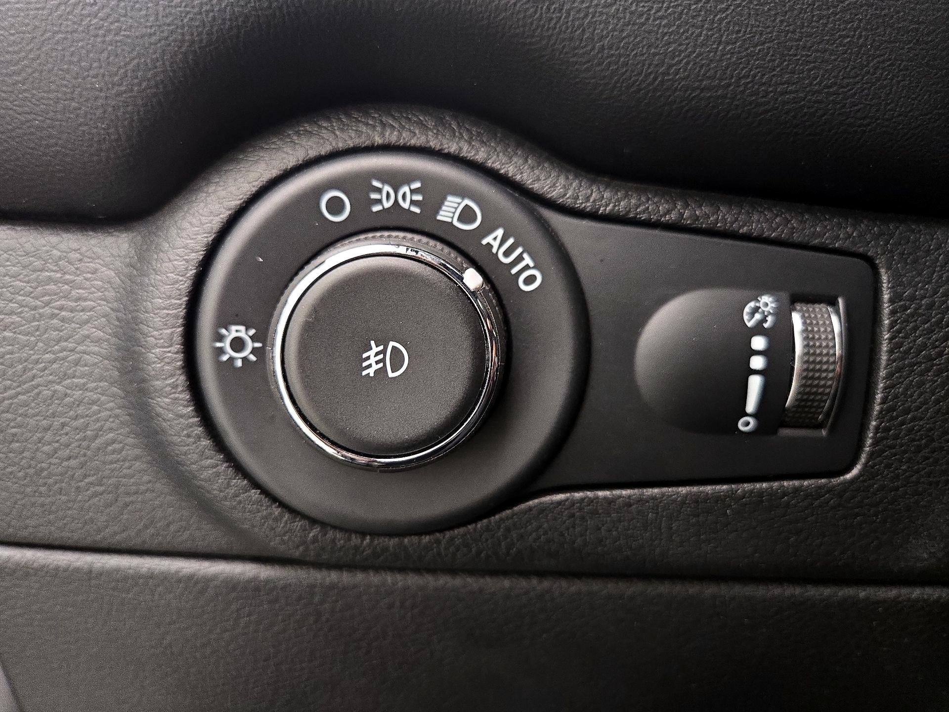 Thumbnail: 2022 Dodge Durango - 13