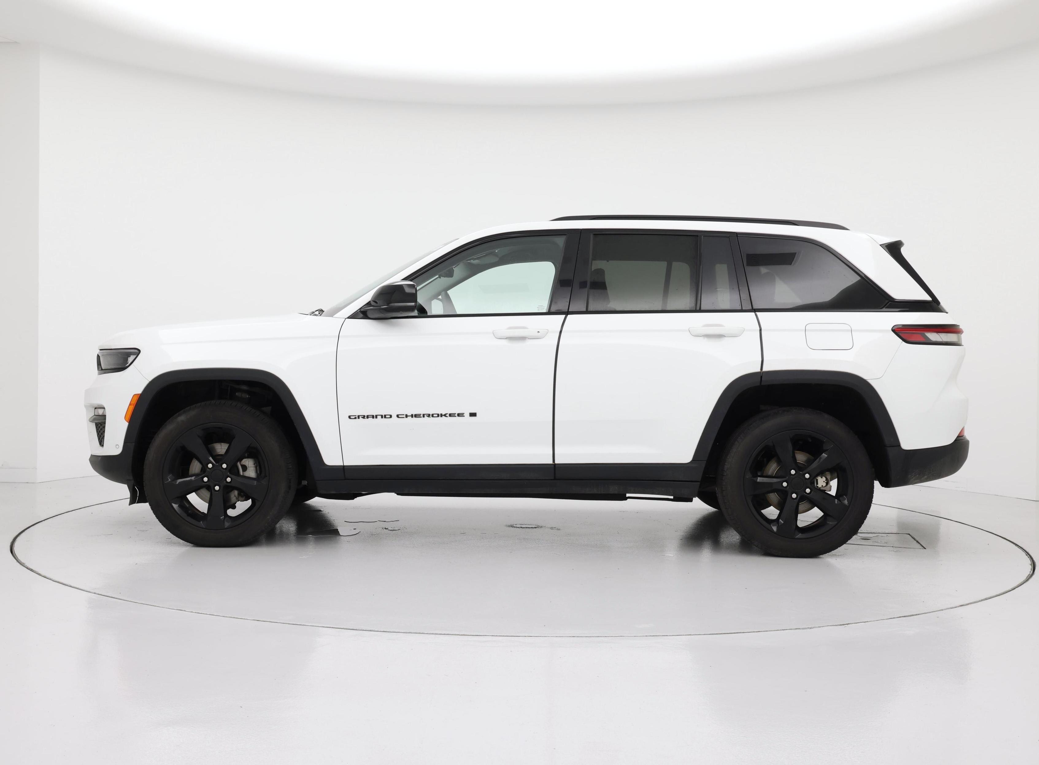 Thumbnail: 2023 Jeep Grand Cherokee - 3