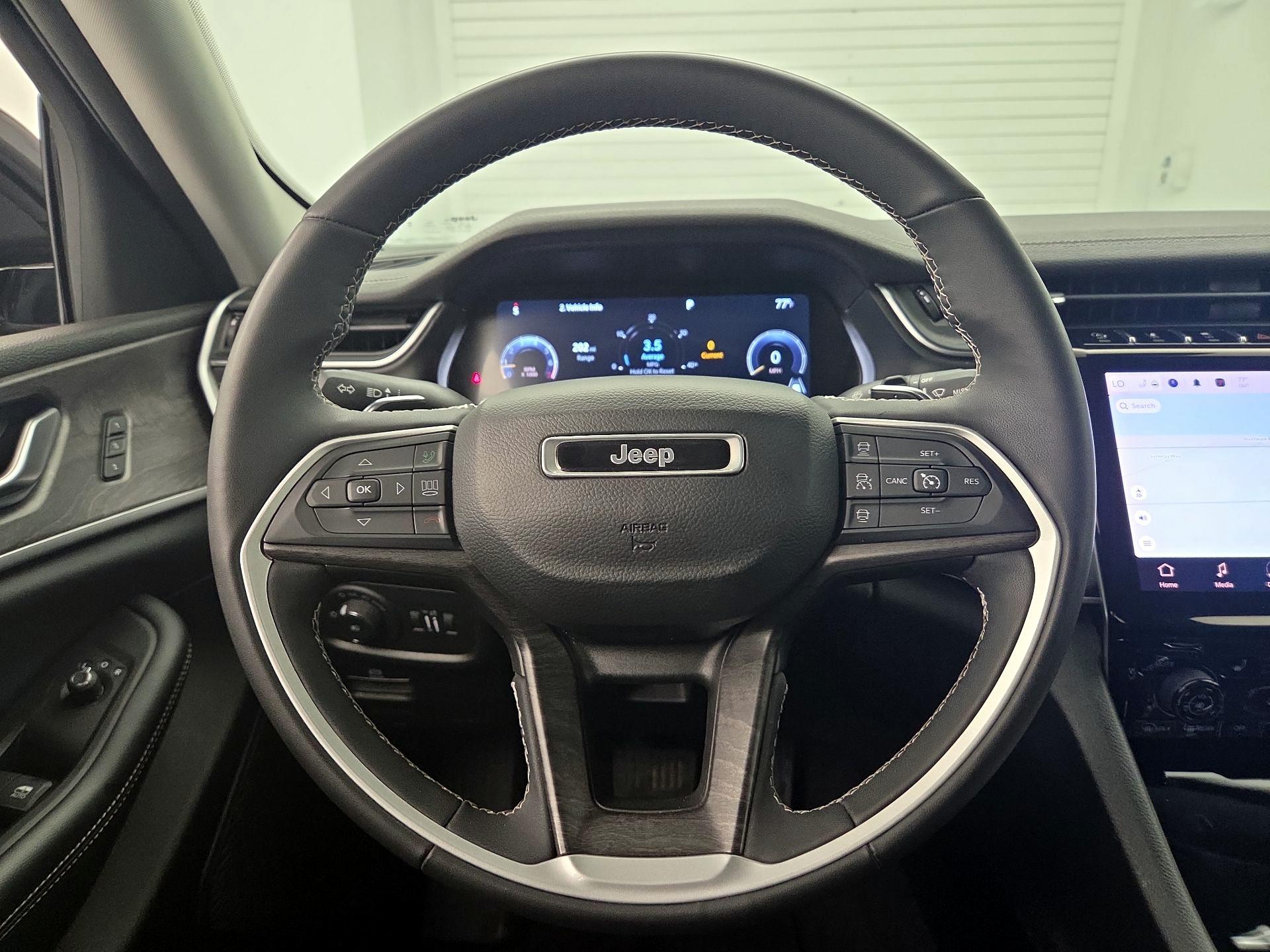 Thumbnail: 2023 Jeep Grand Cherokee - 10
