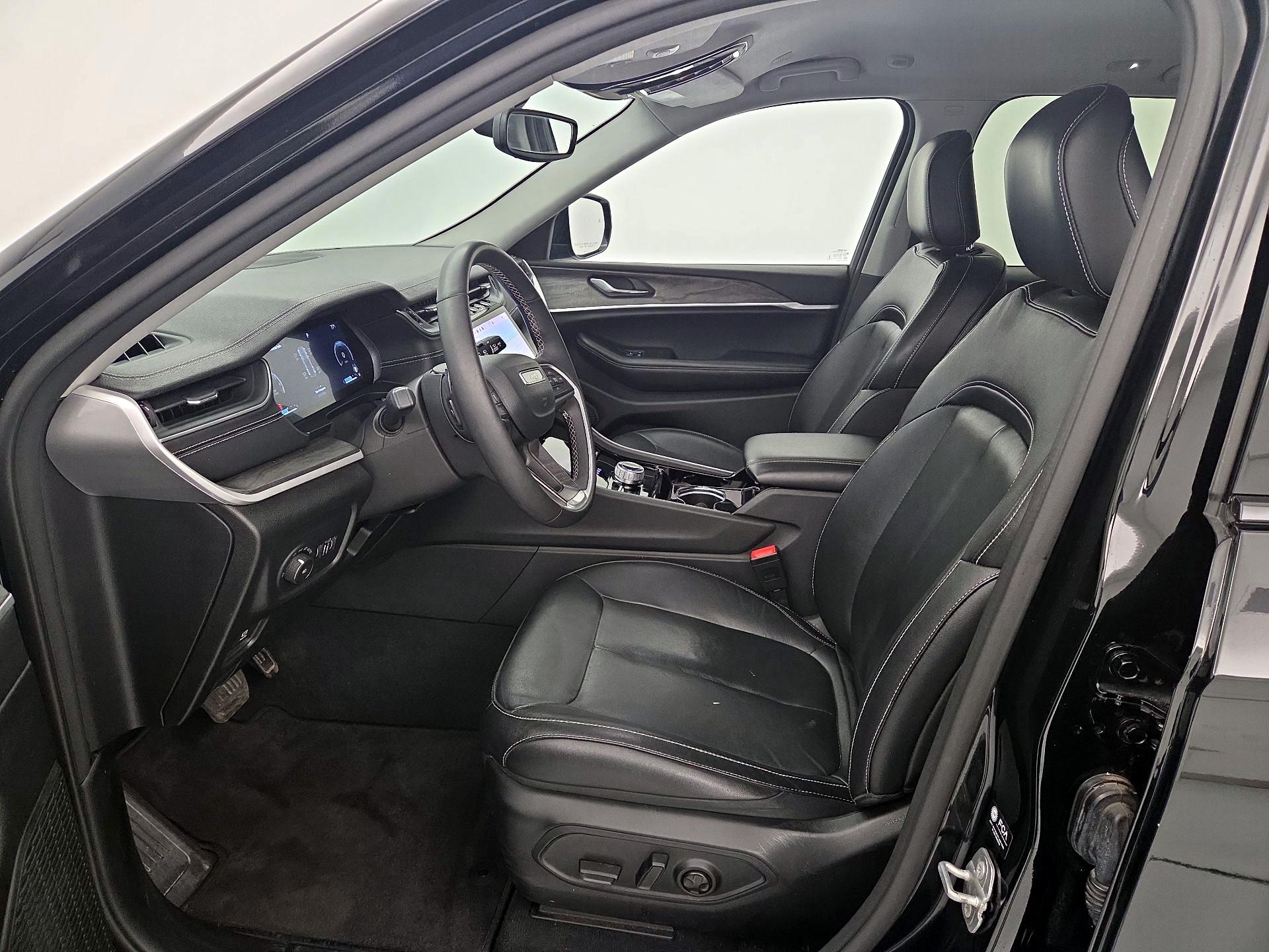 Thumbnail: 2023 Jeep Grand Cherokee - 11