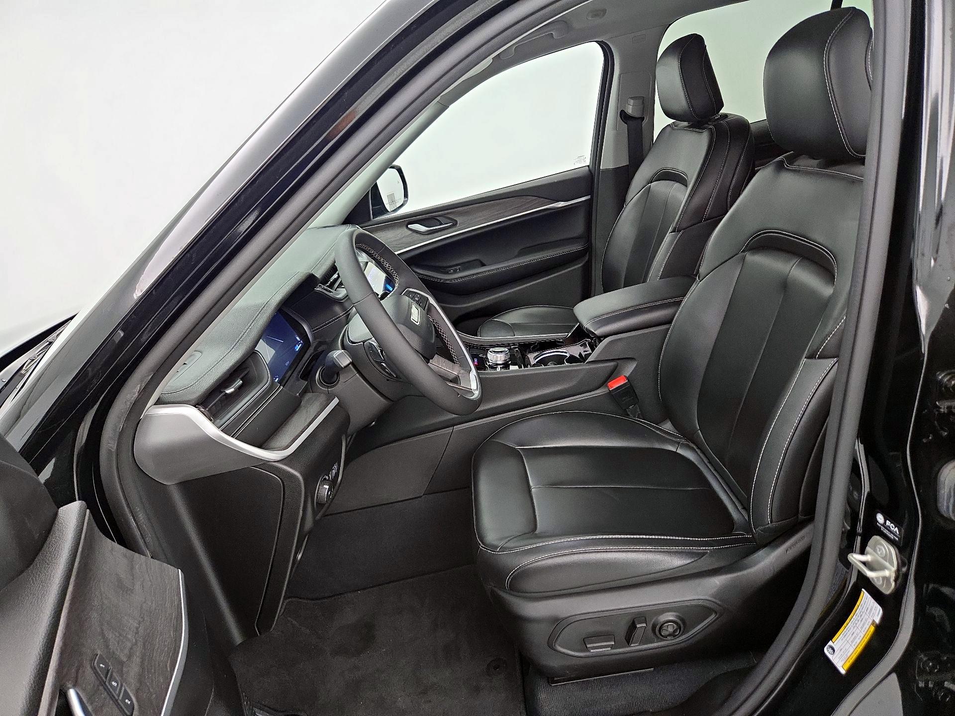 Thumbnail: 2023 Jeep Grand Cherokee - 11
