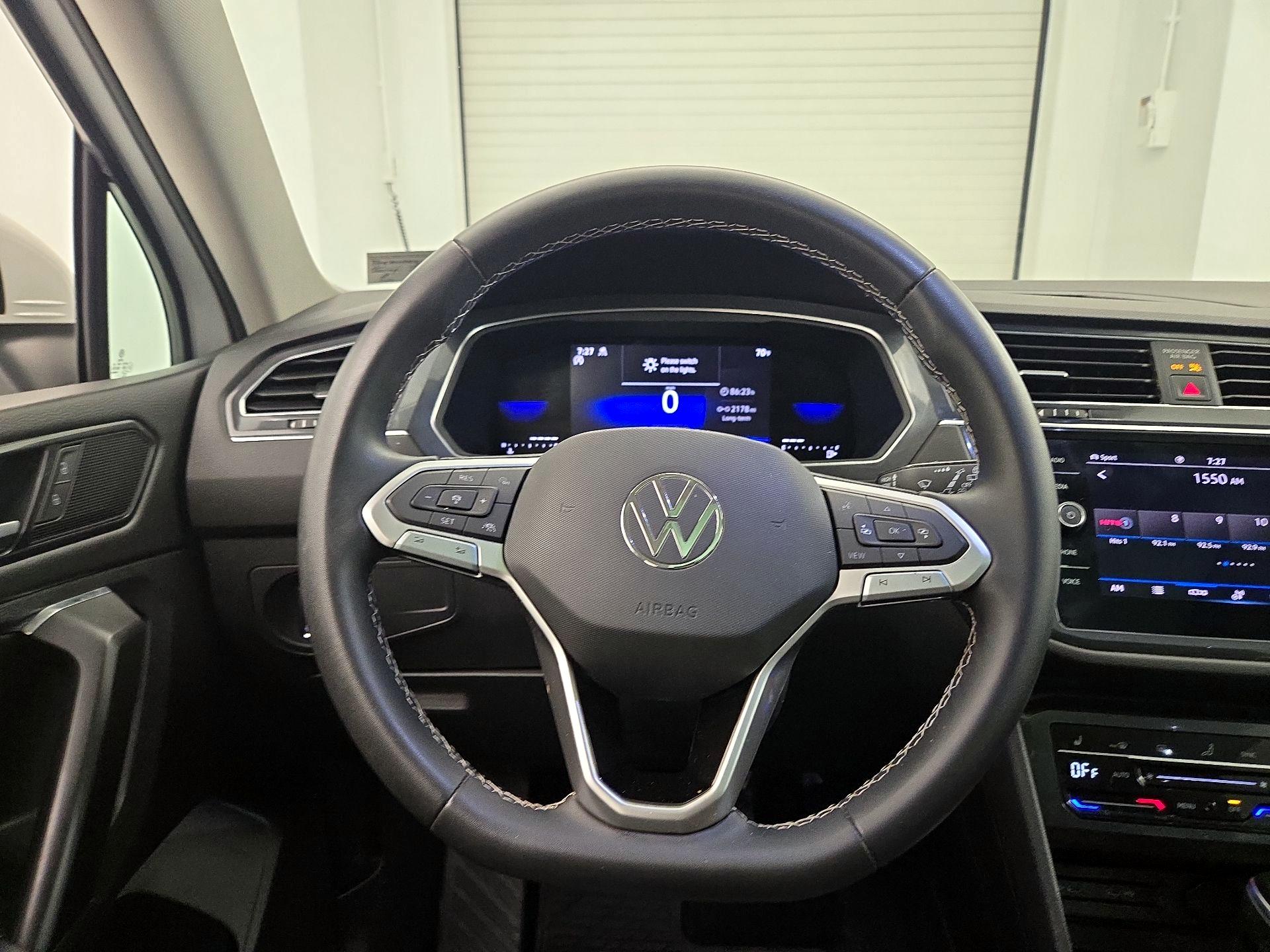 Thumbnail: 2023 Volkswagen Tiguan - 10
