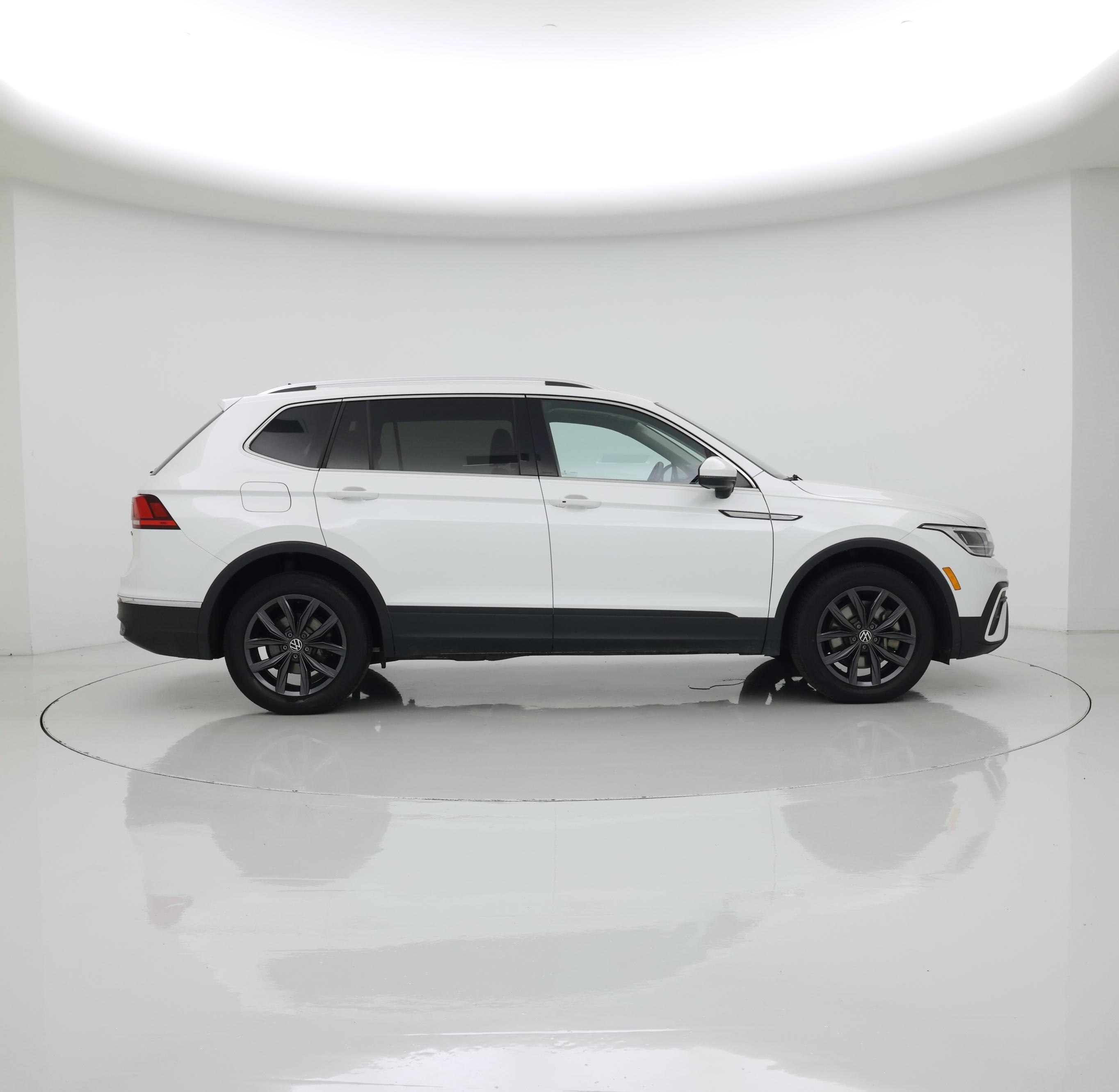 Thumbnail: 2023 Volkswagen Tiguan - 7