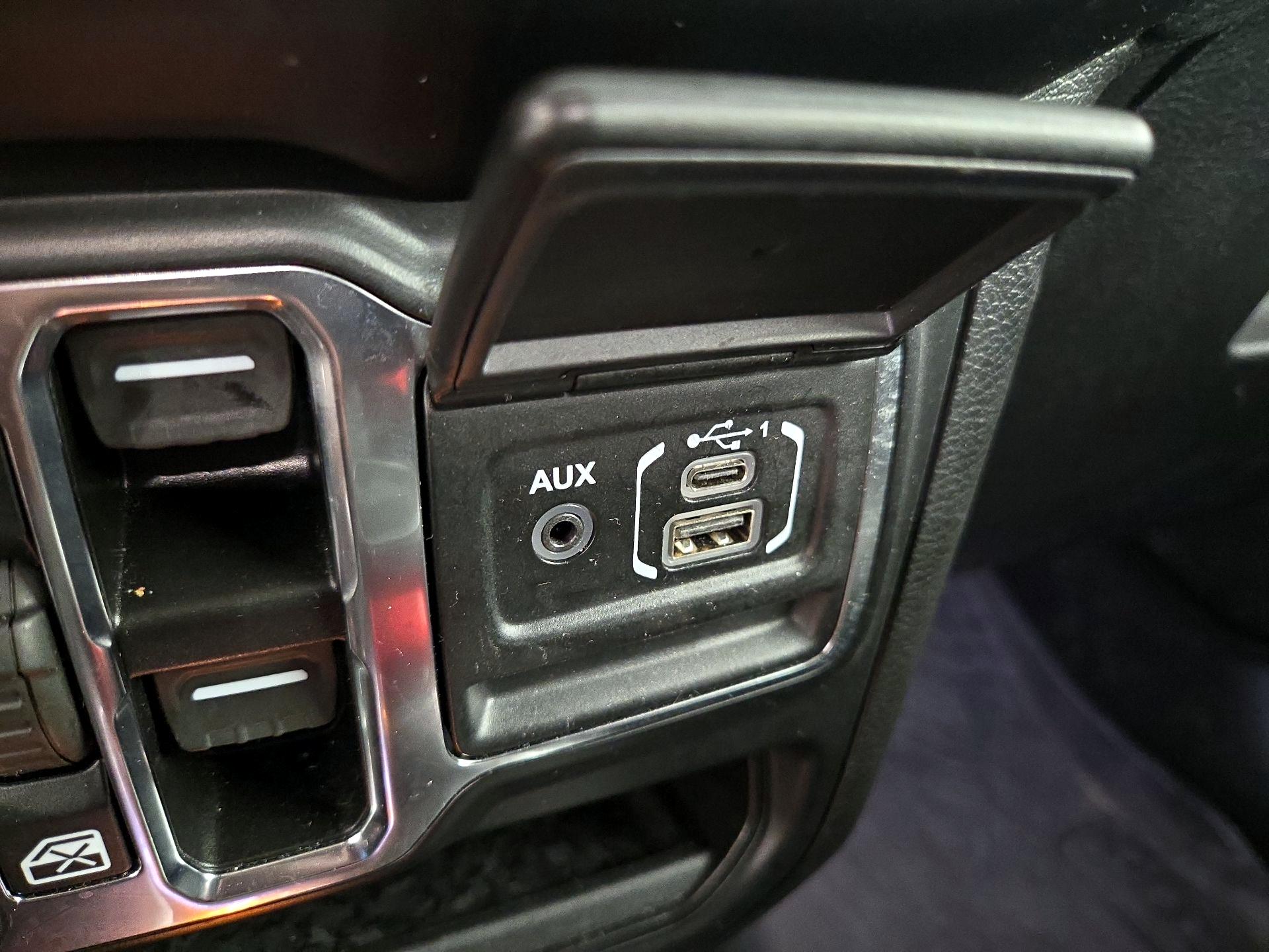 Thumbnail: 2022 Jeep Wrangler - 19
