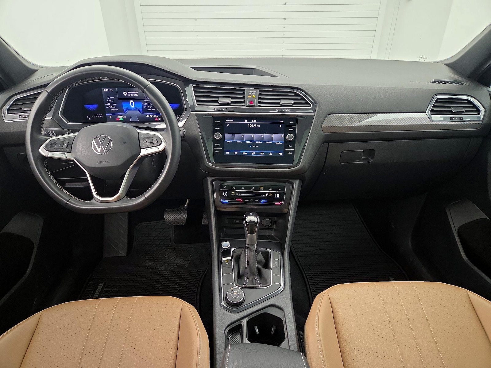 2023 Volkswagen Tiguan SE - Photo 10
