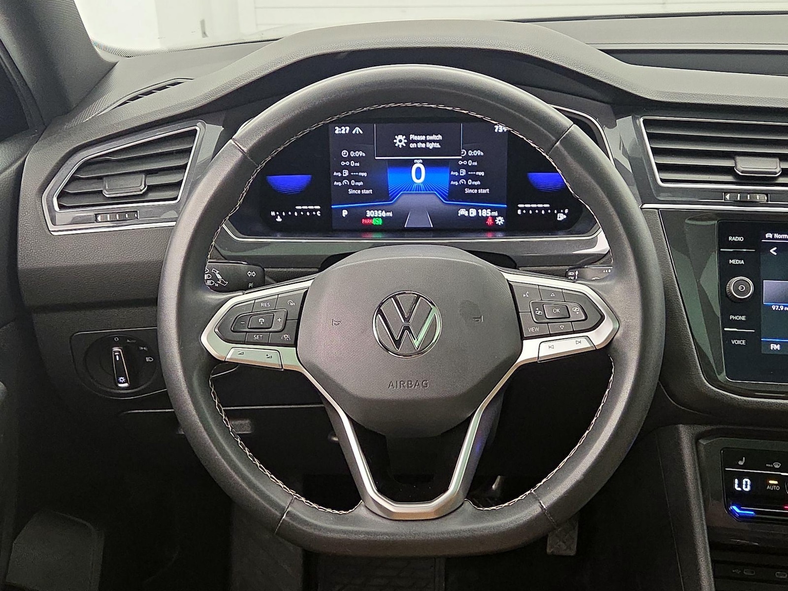 2023 Volkswagen Tiguan SE - Photo 11