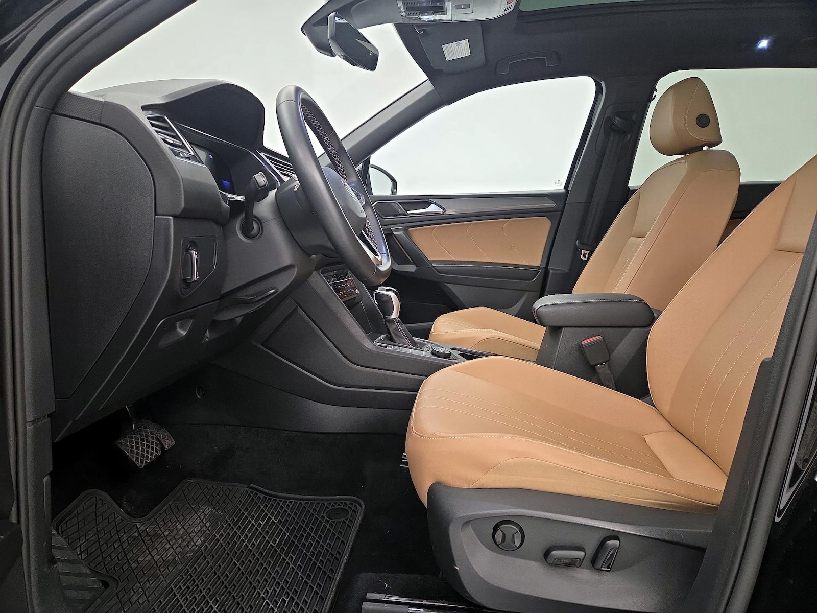 2023 Volkswagen Tiguan SE - Photo 12