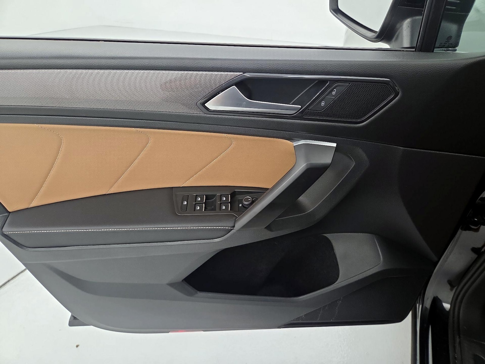 2023 Volkswagen Tiguan SE - Photo 13