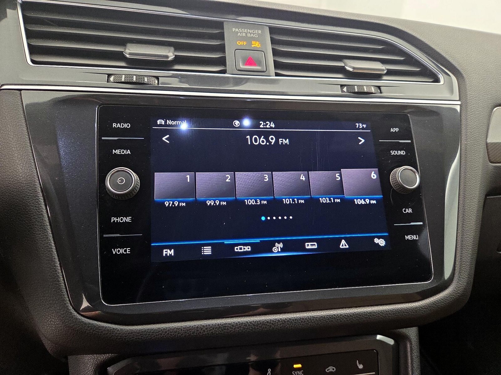 2023 Volkswagen Tiguan SE - Photo 16