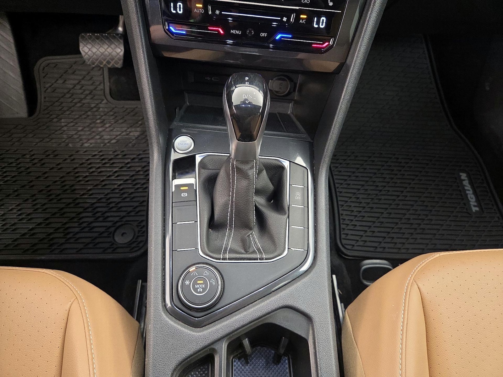 2023 Volkswagen Tiguan SE - Photo 18
