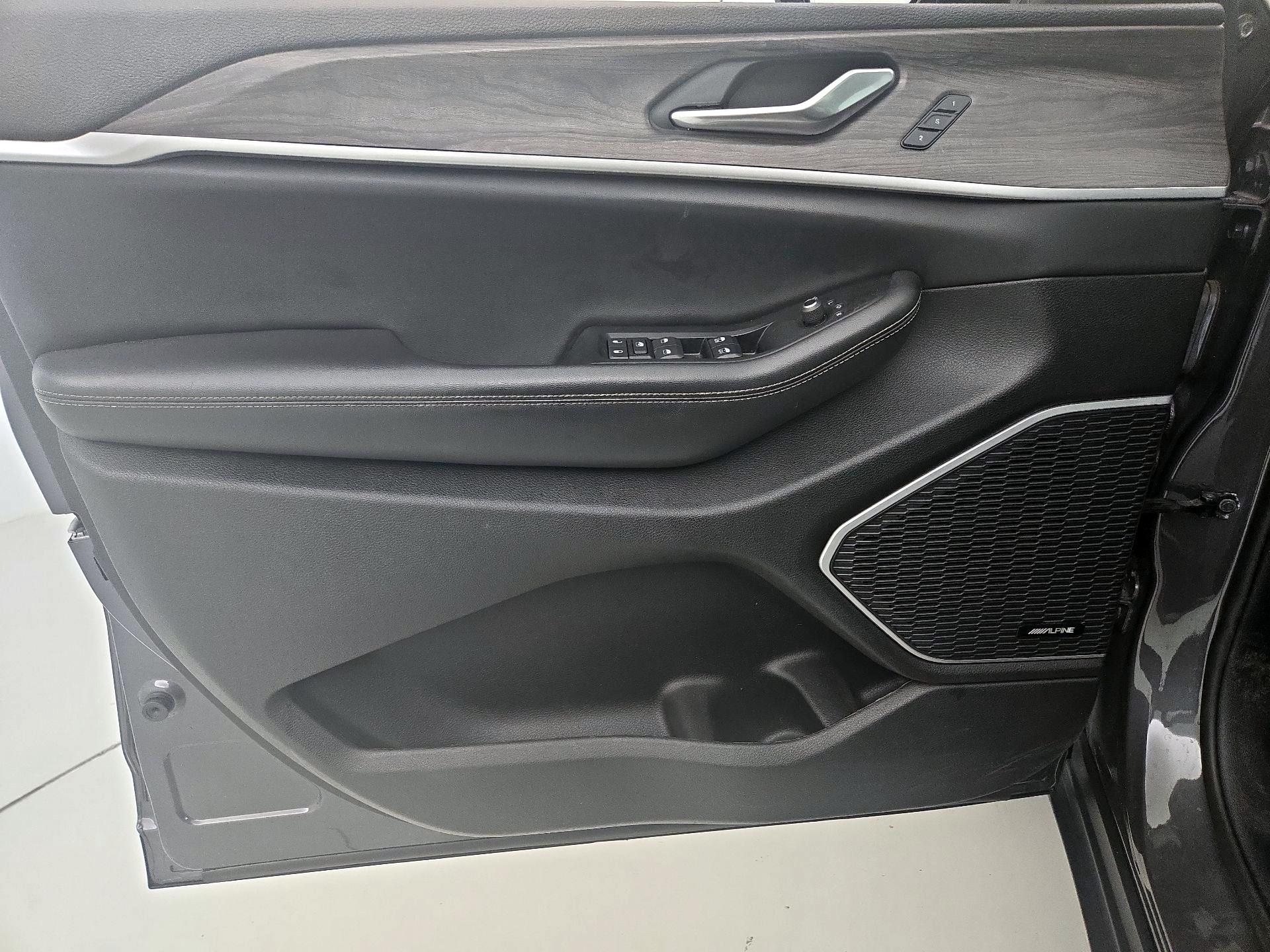 Thumbnail: 2022 Jeep Grand Cherokee - 12