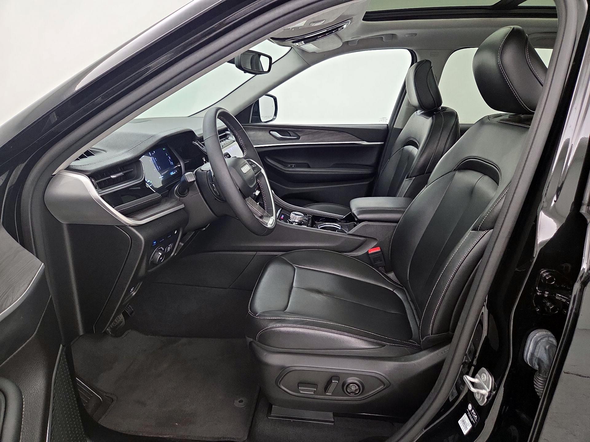 Thumbnail: 2023 Jeep Grand Cherokee - 11