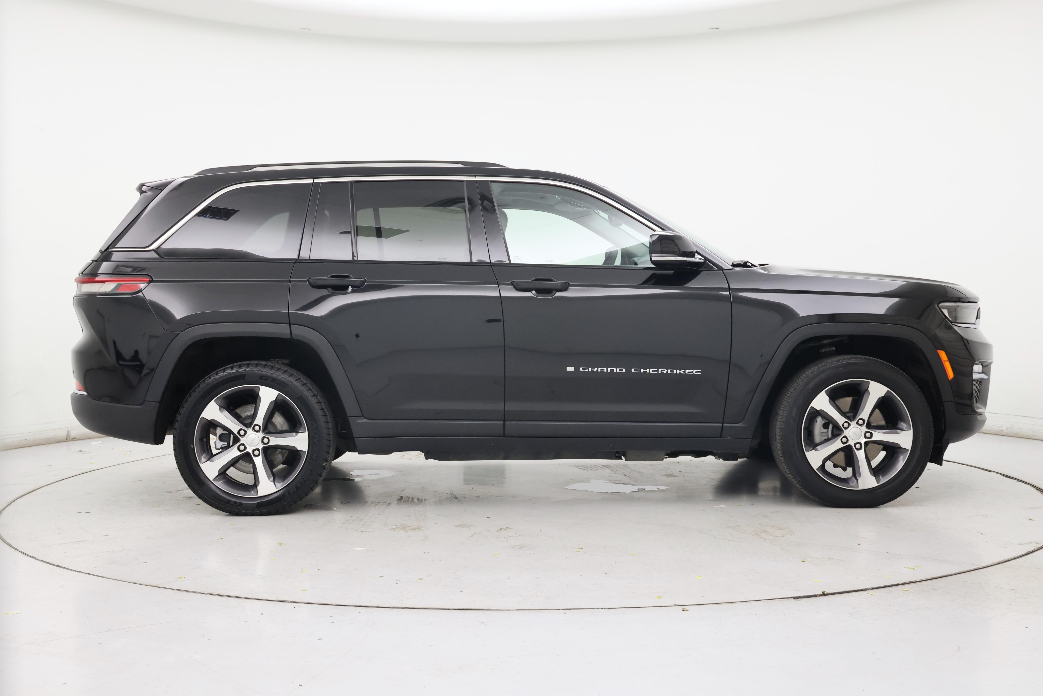 Thumbnail: 2023 Jeep Grand Cherokee - 7