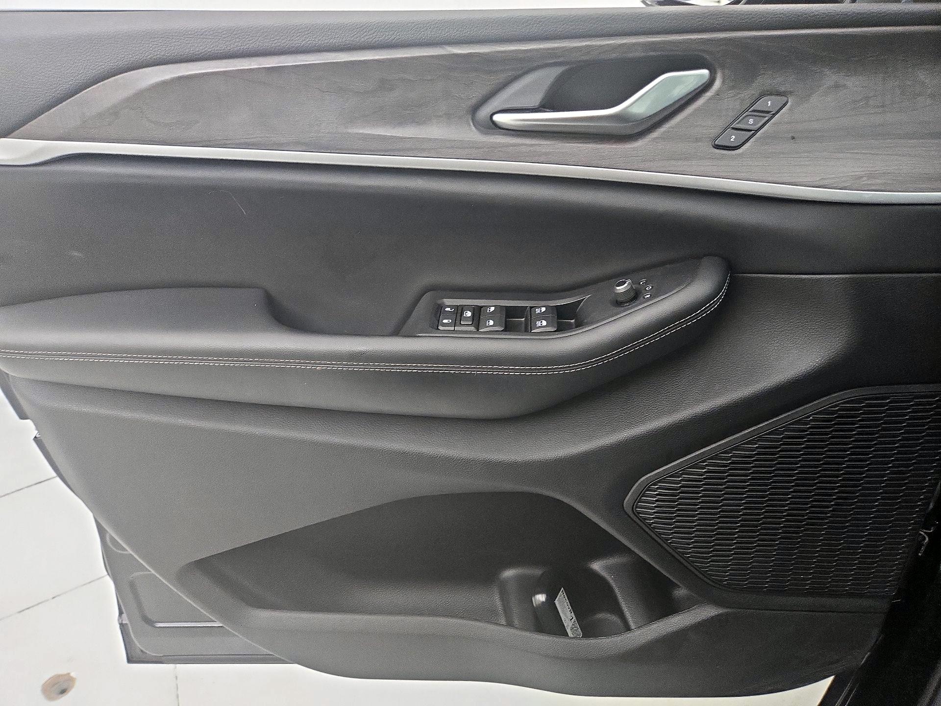 Thumbnail: 2023 Jeep Grand Cherokee - 12