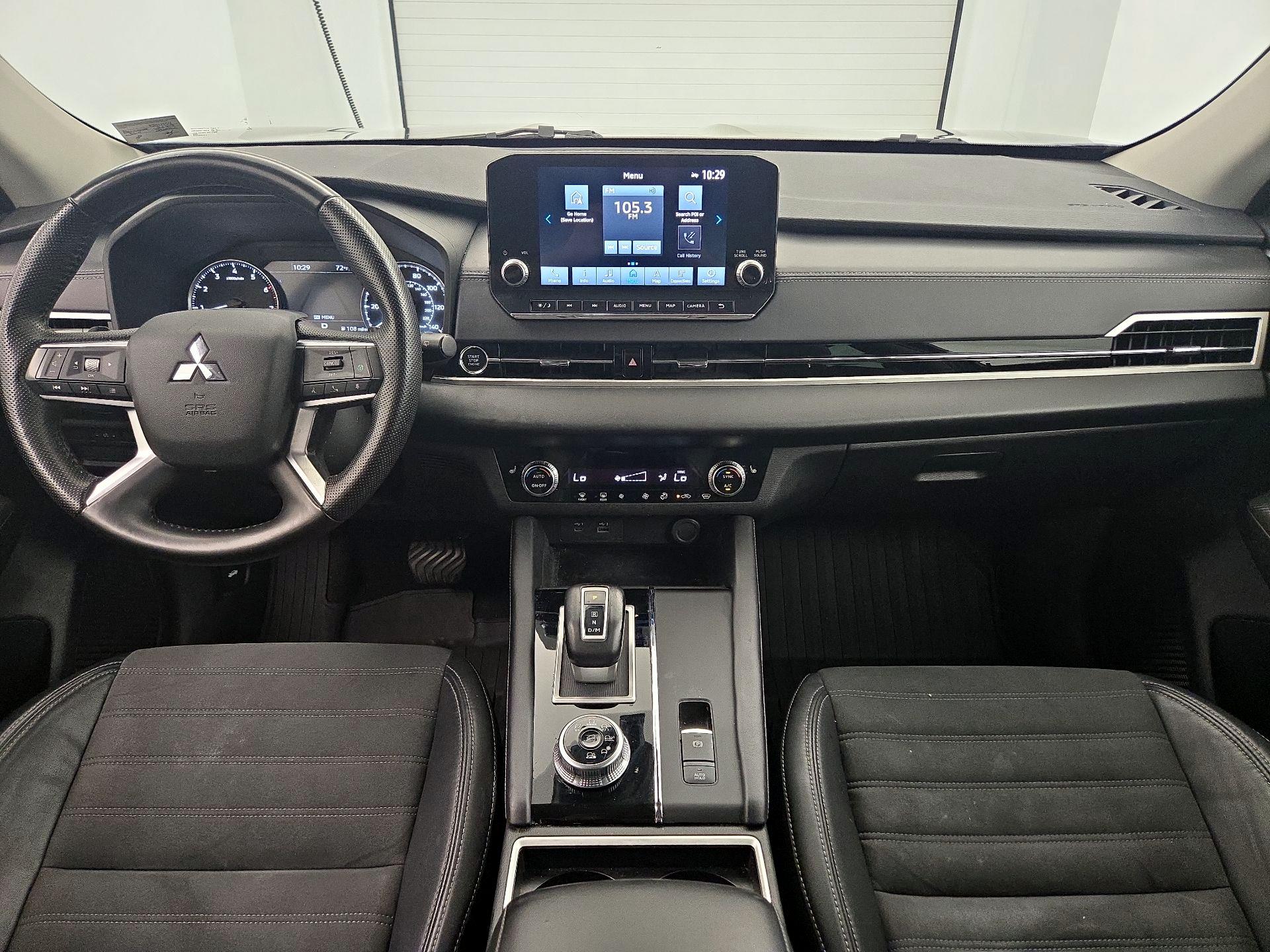 Thumbnail: 2023 Mitsubishi Outlander - 9