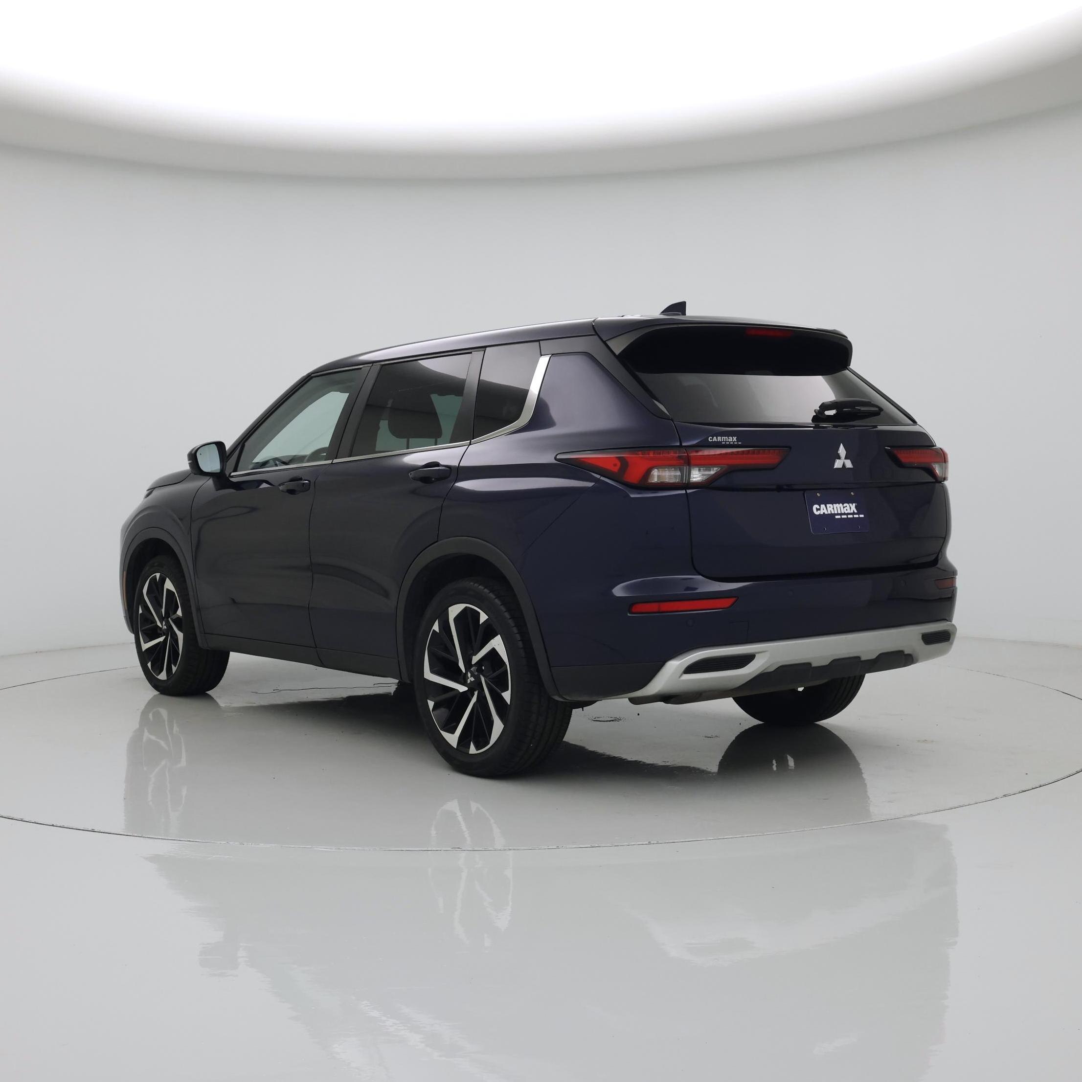 Thumbnail: 2023 Mitsubishi Outlander - 2