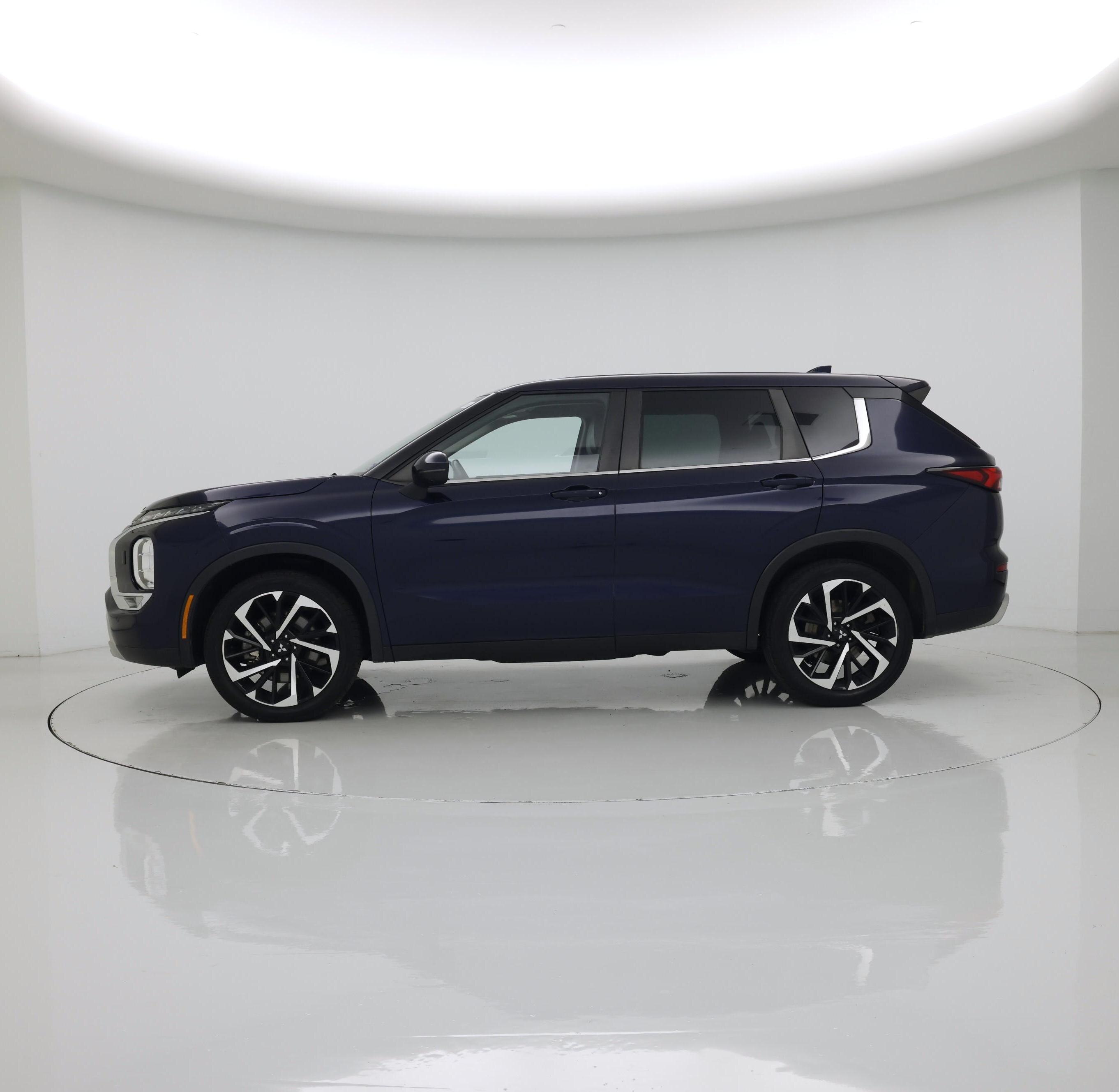 Thumbnail: 2023 Mitsubishi Outlander - 3