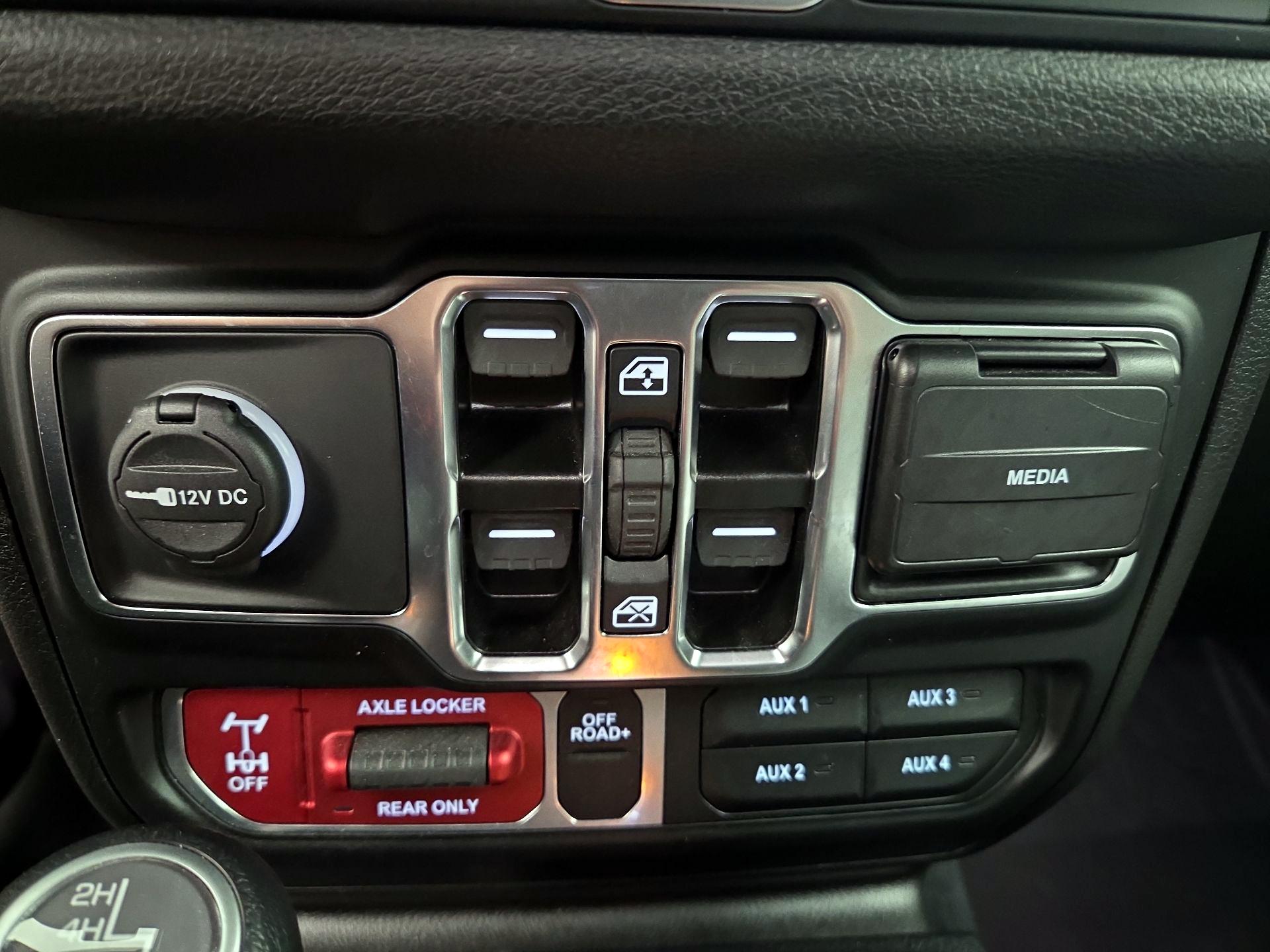 Thumbnail: 2024 Jeep Wrangler - 18