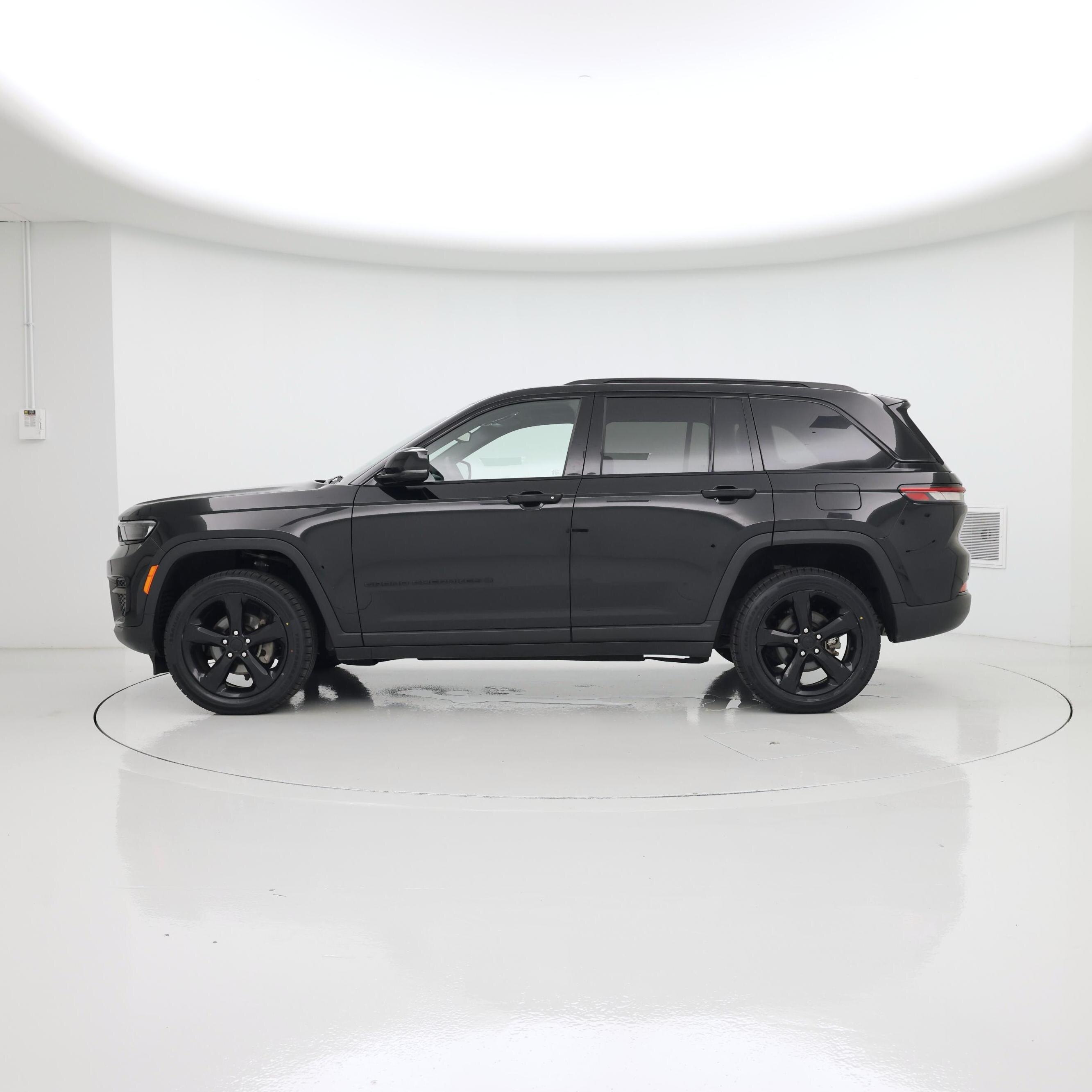 Thumbnail: 2023 Jeep Grand Cherokee - 3
