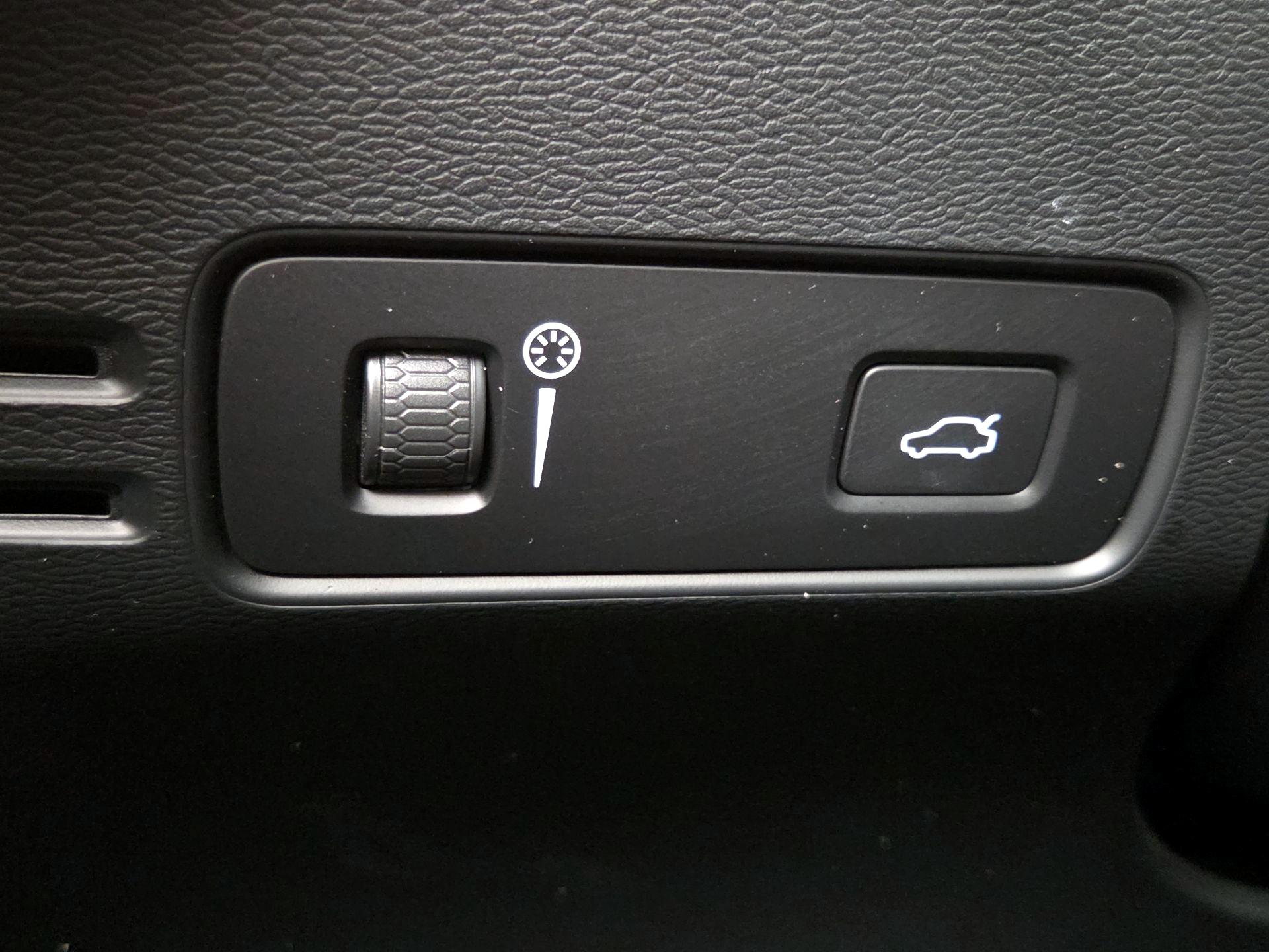 Thumbnail: 2021 Volvo XC40 - 13