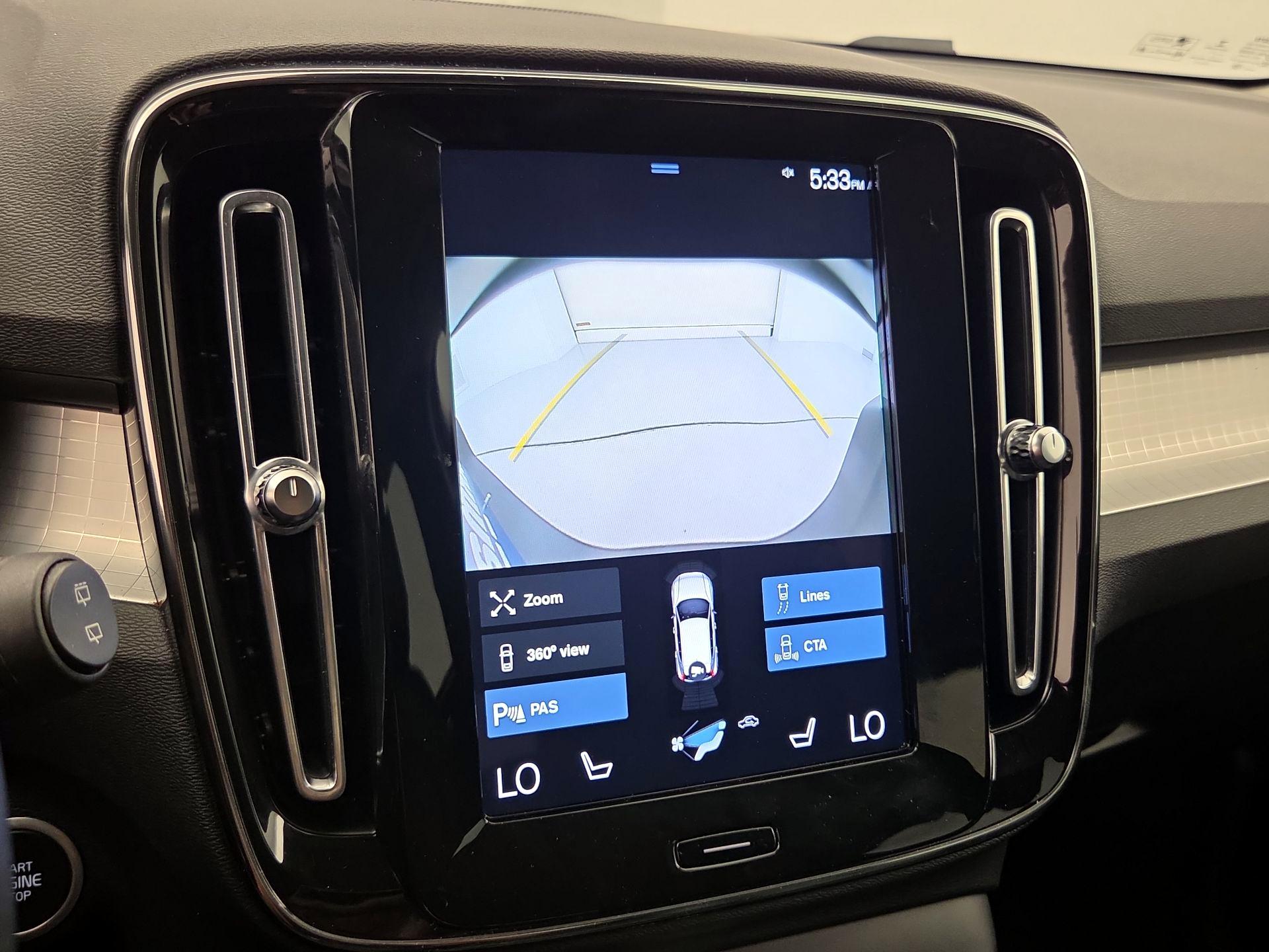 Thumbnail: 2021 Volvo XC40 - 15