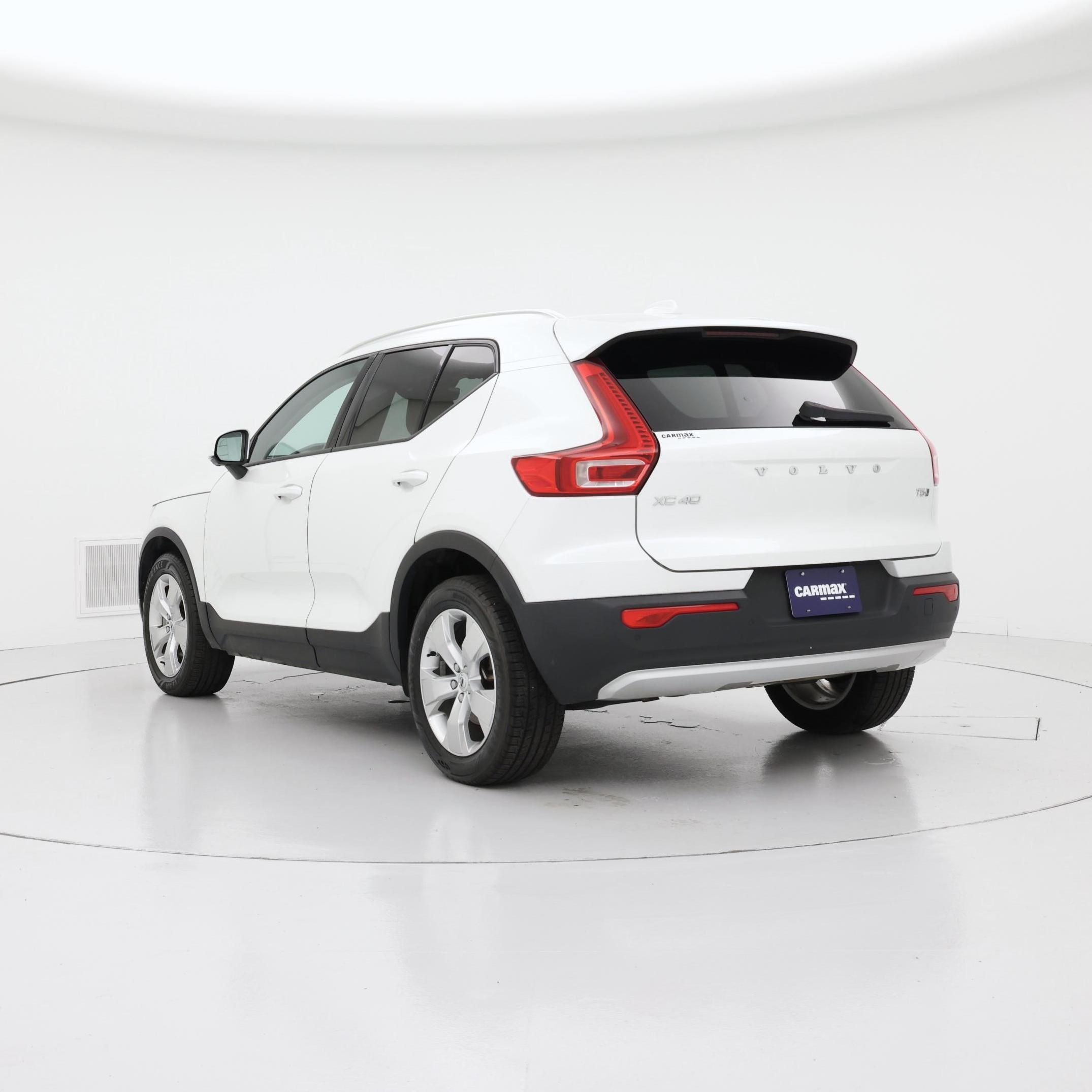 Thumbnail: 2021 Volvo XC40 - 2