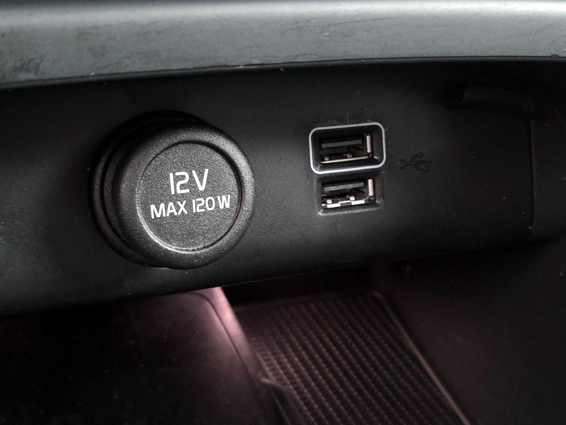 Thumbnail: 2021 Volvo XC40 - 19