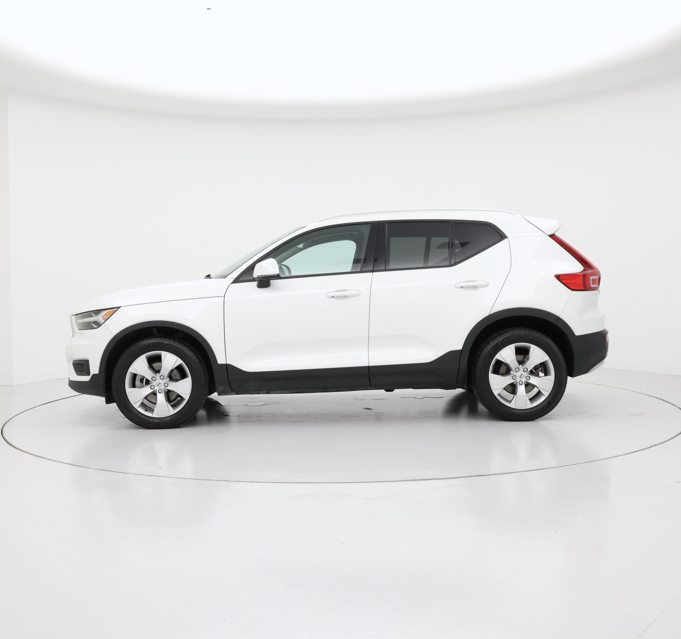 Thumbnail: 2021 Volvo XC40 - 3