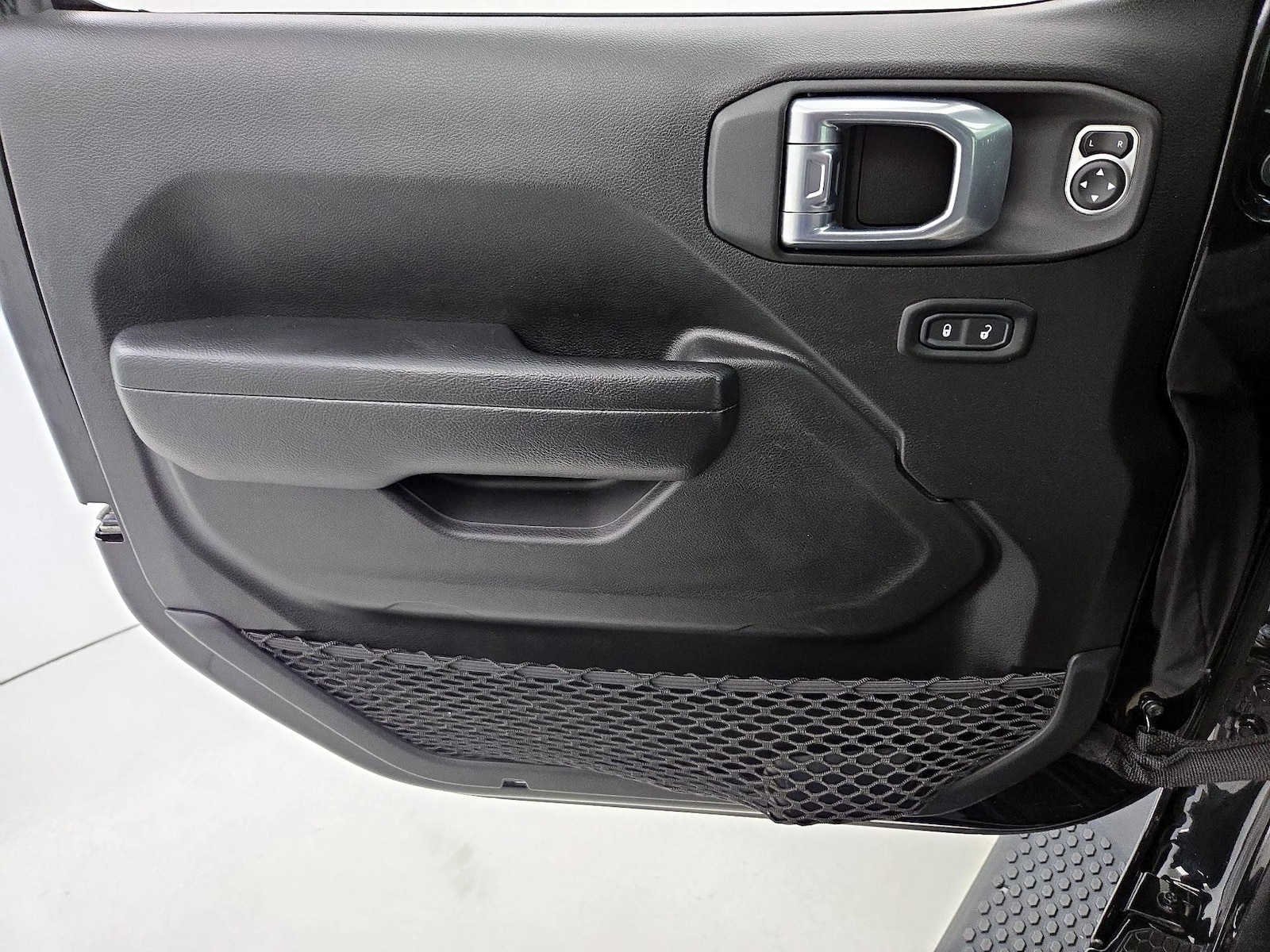 2022 Jeep Wrangler Unlimited Willys - Photo 13