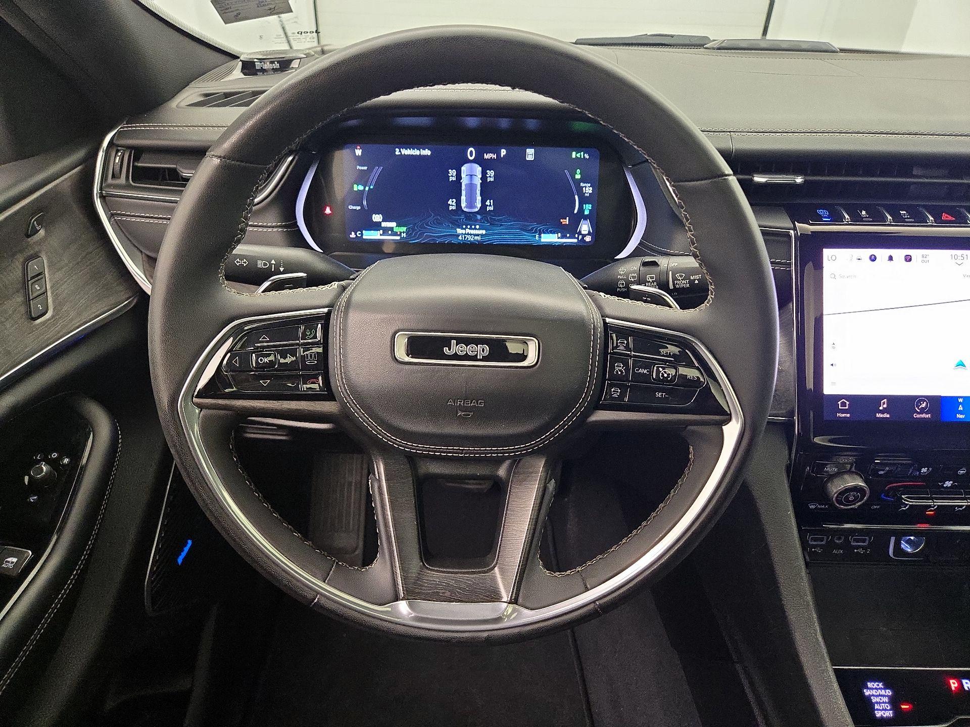 Thumbnail: 2023 Jeep Grand Cherokee - 10