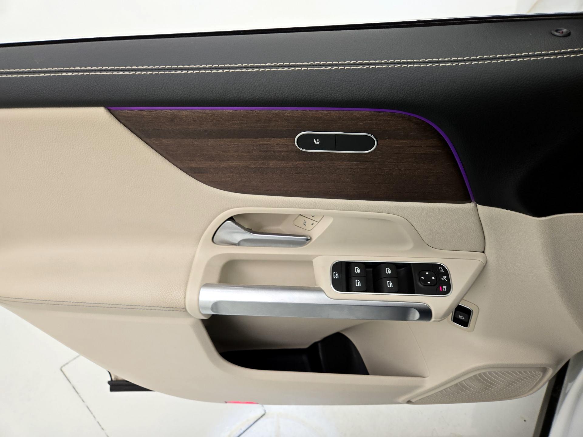 Thumbnail: 2022 Mercedes-Benz GLB - 12