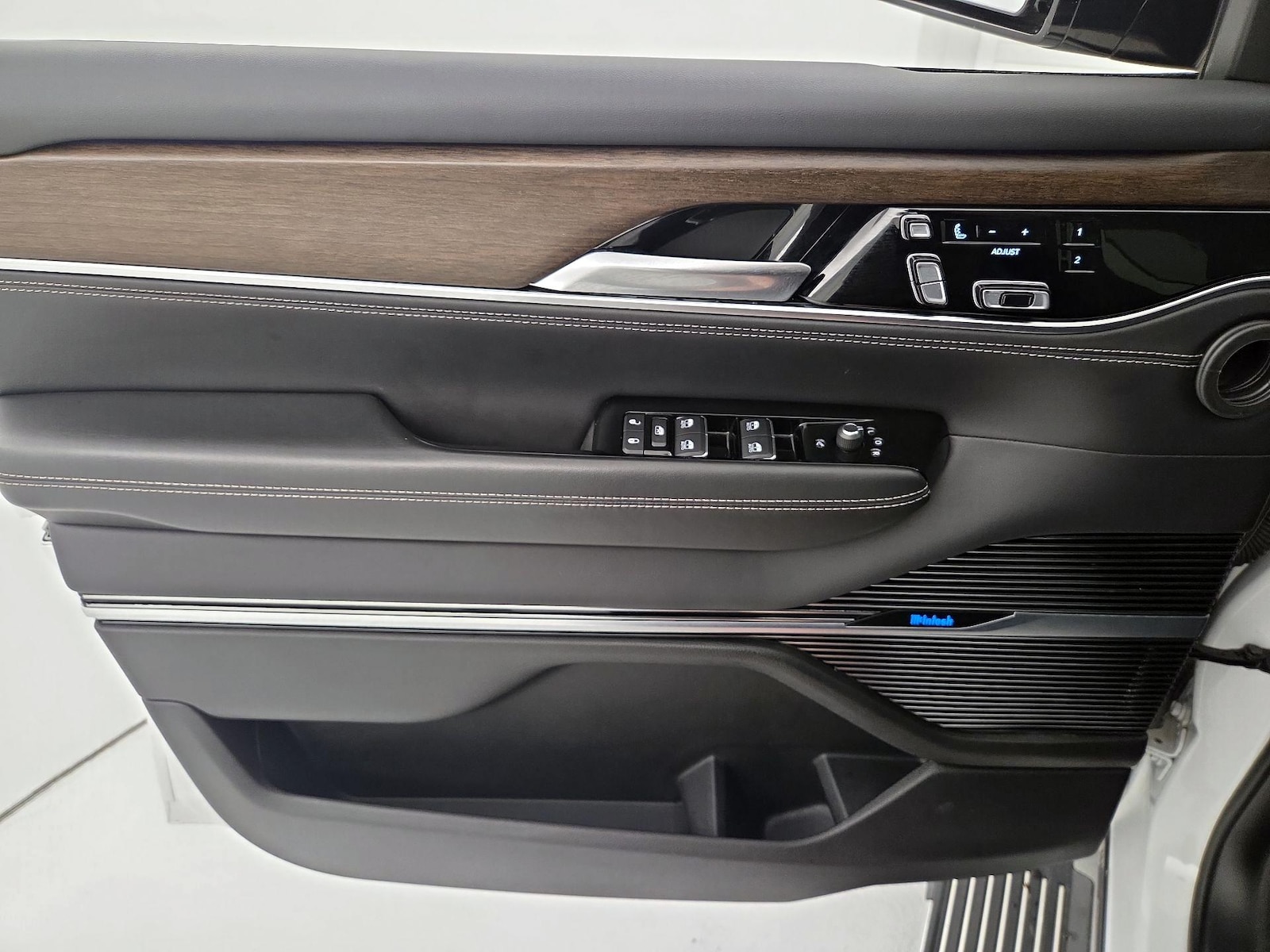 2022 Jeep Grand Wagoneer Series I - Photo 13