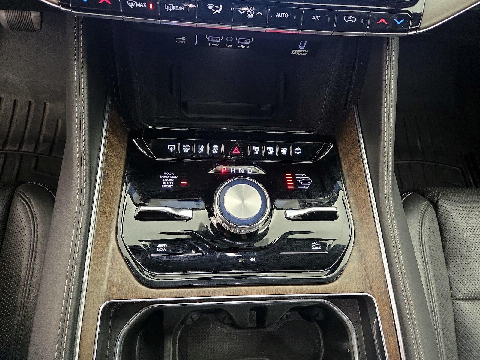 2022 Jeep Grand Wagoneer Series I - Photo 19