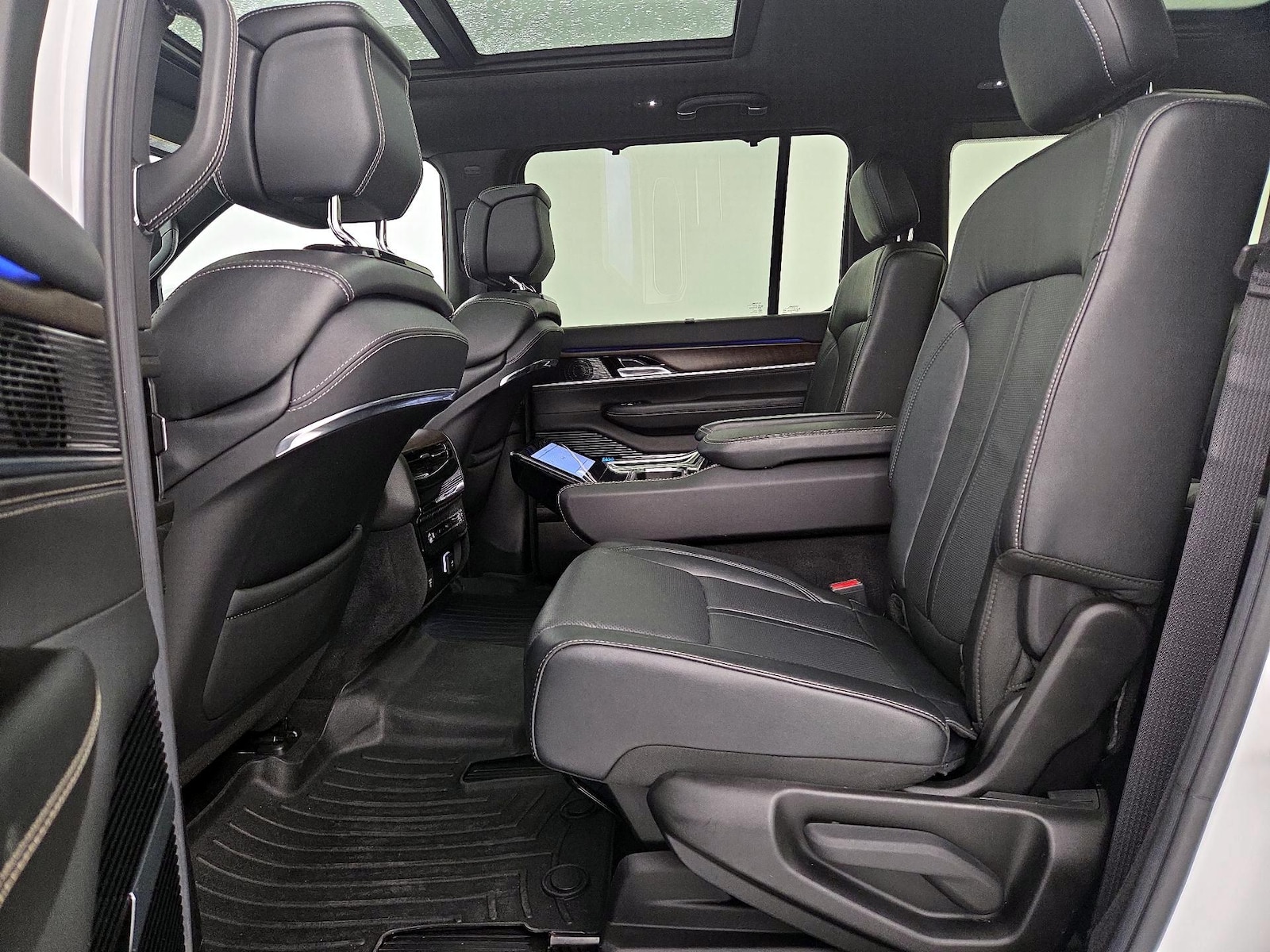 2022 Jeep Grand Wagoneer Series I - Photo 22