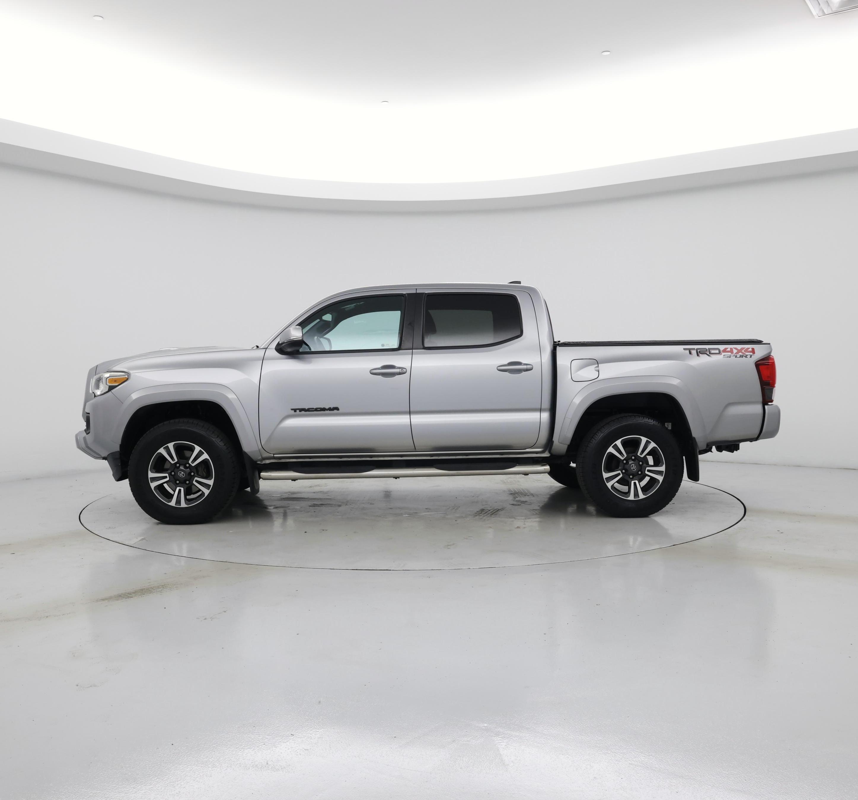 Thumbnail: 2019 Toyota Tacoma - 3