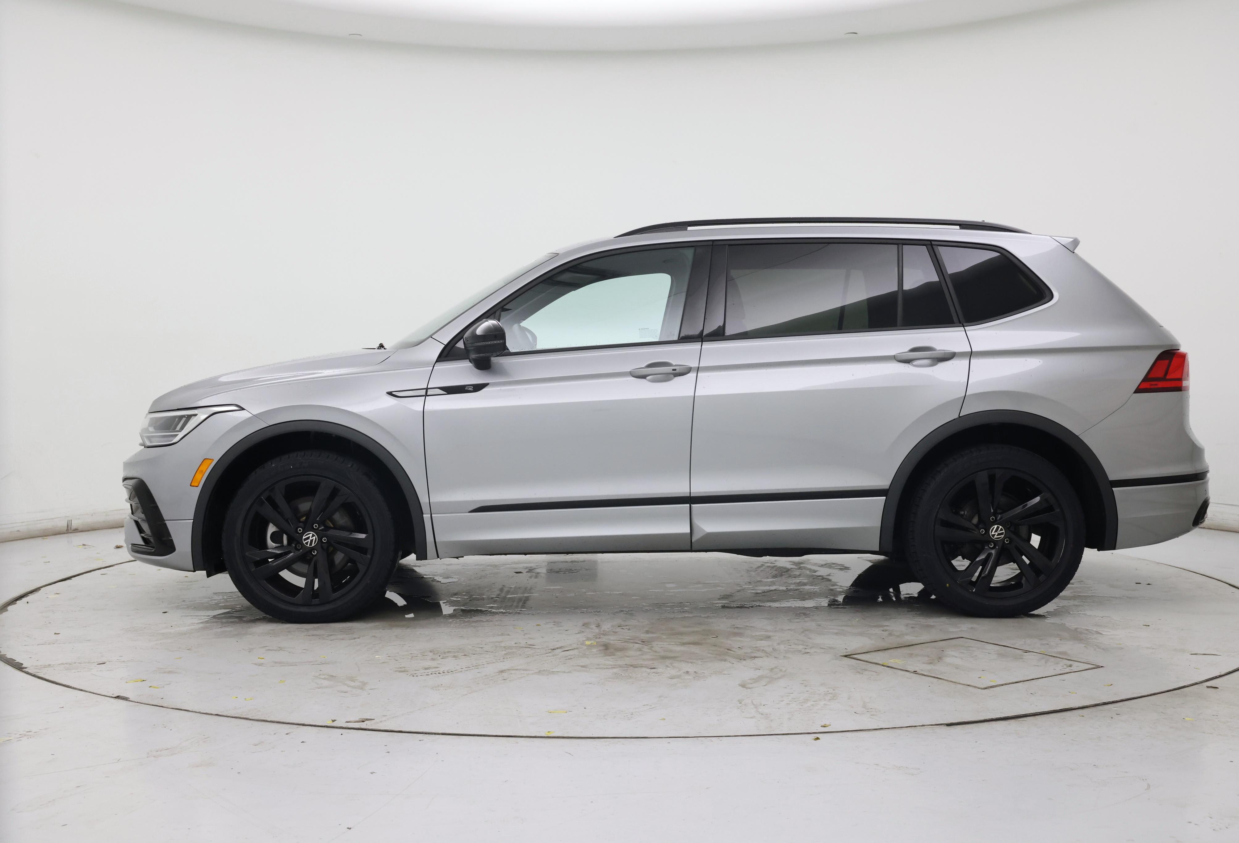 Thumbnail: 2023 Volkswagen Tiguan - 3