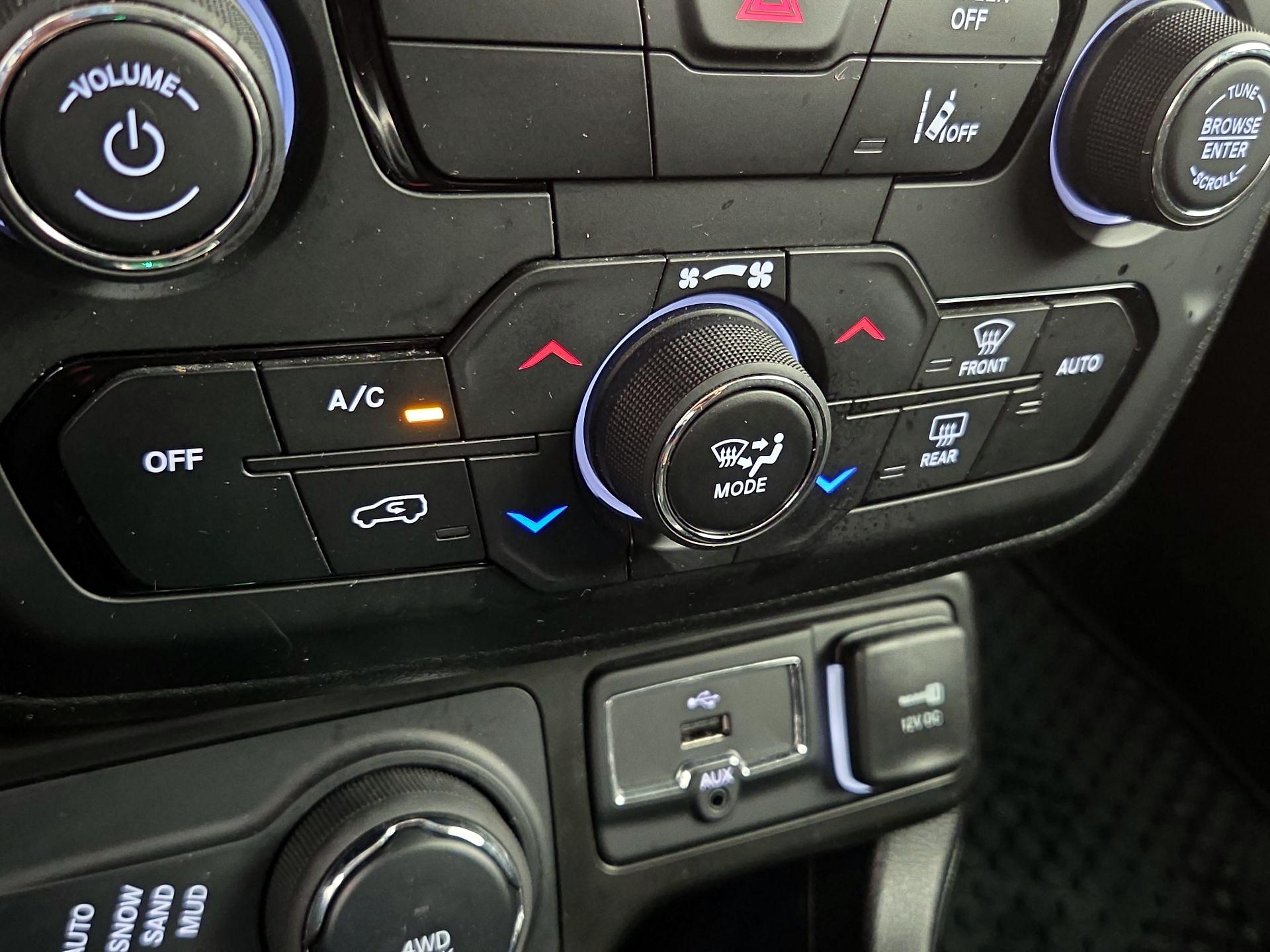 Thumbnail: 2022 Jeep Renegade - 17