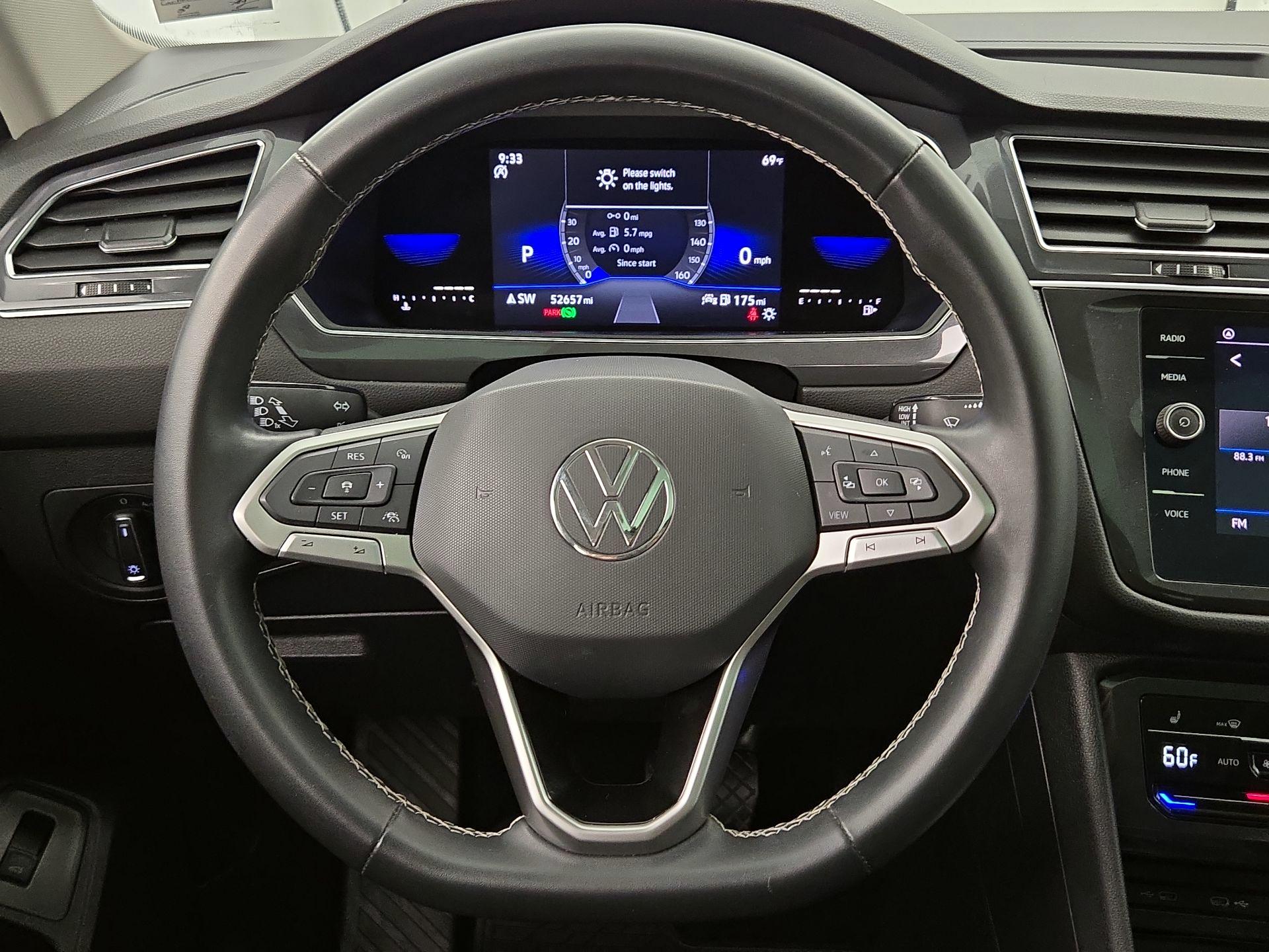 Thumbnail: 2022 Volkswagen Tiguan - 10