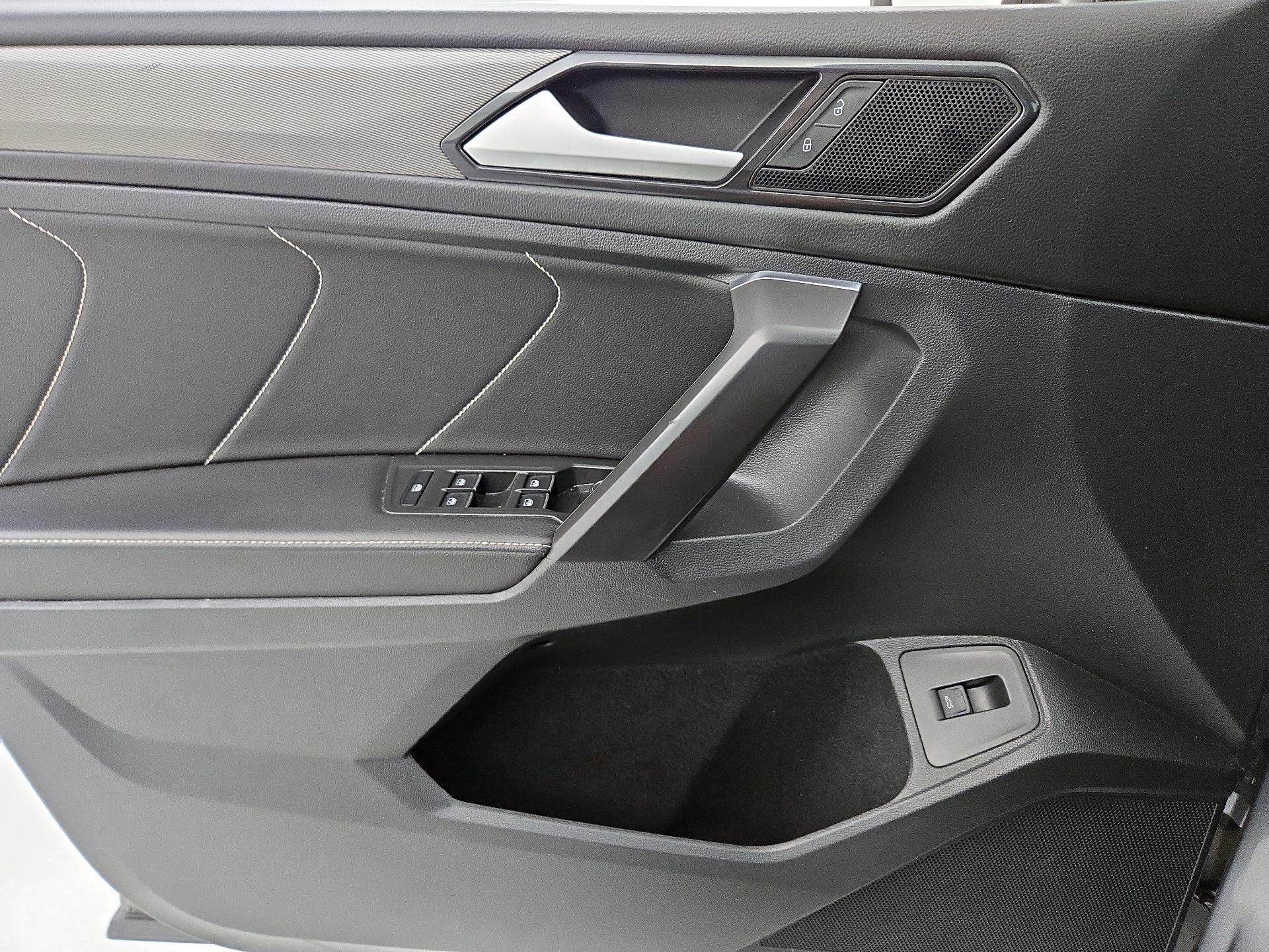 Thumbnail: 2022 Volkswagen Tiguan - 12