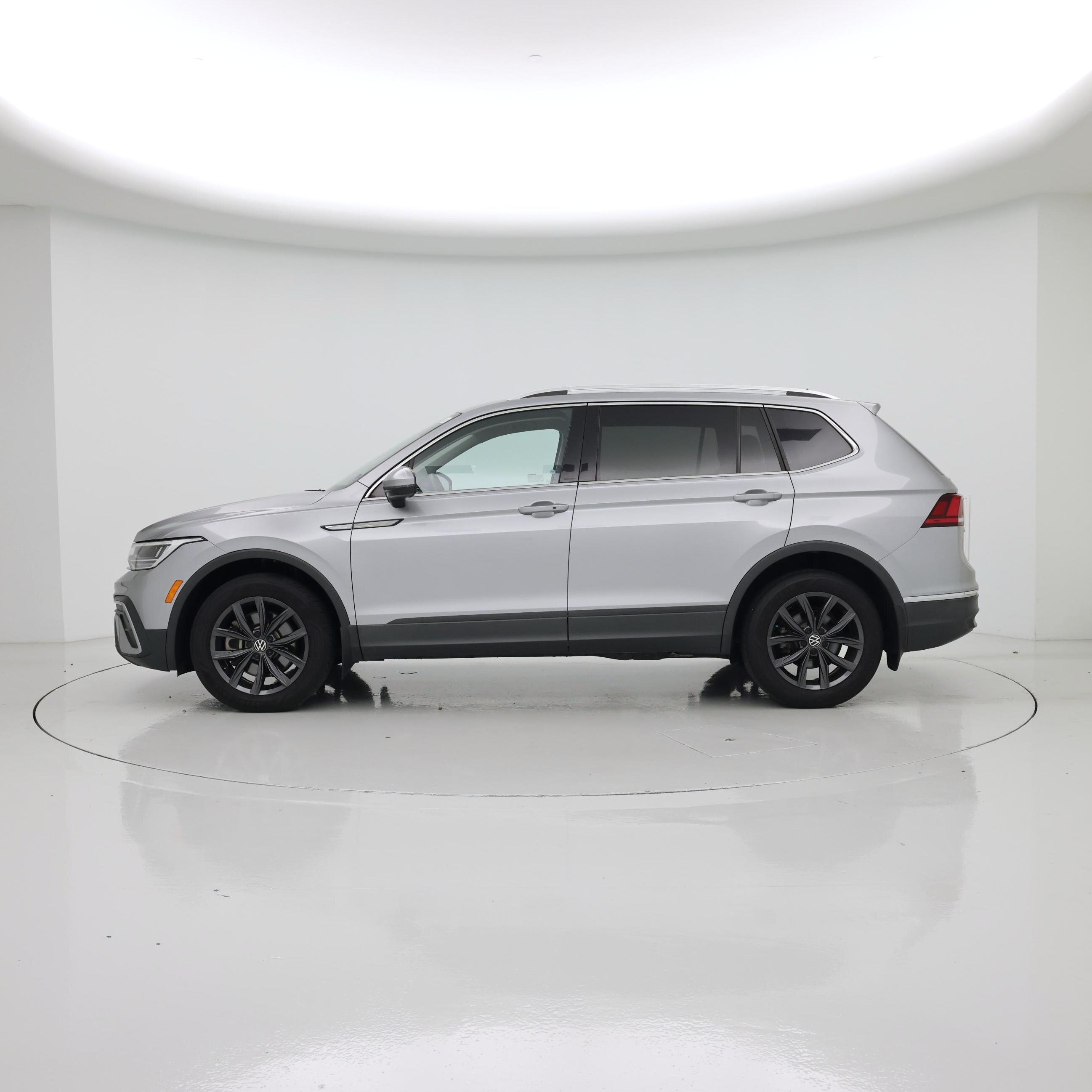 Thumbnail: 2022 Volkswagen Tiguan - 3