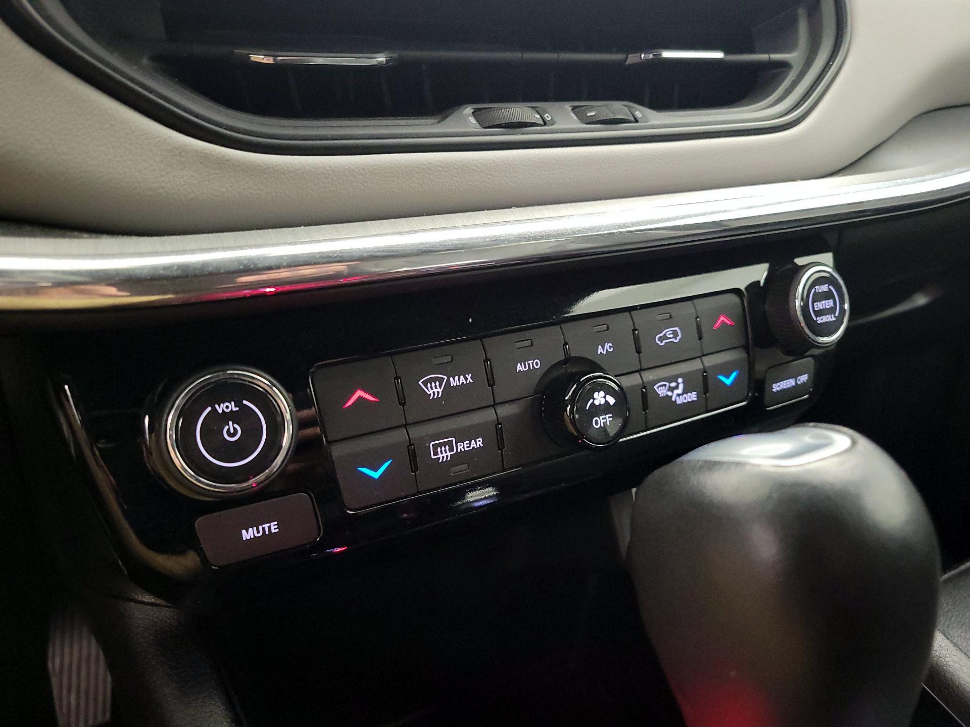 Thumbnail: 2023 Jeep Compass - 17